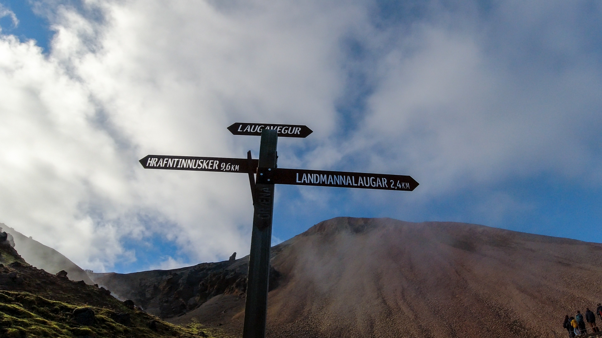 Časť cesty vedie po známej trialovej ceste Laugavegur, ktorá spája Landmannalaugar a Þórsmörk.