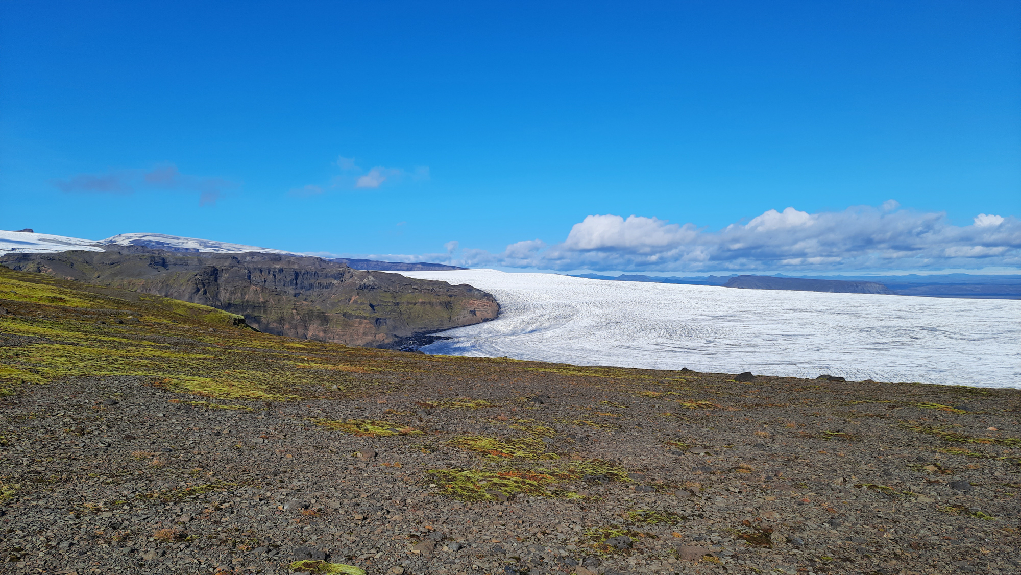 Prvé výhľady na záver Mýrdalskeho ľadovca. Časť Kötlujökull.