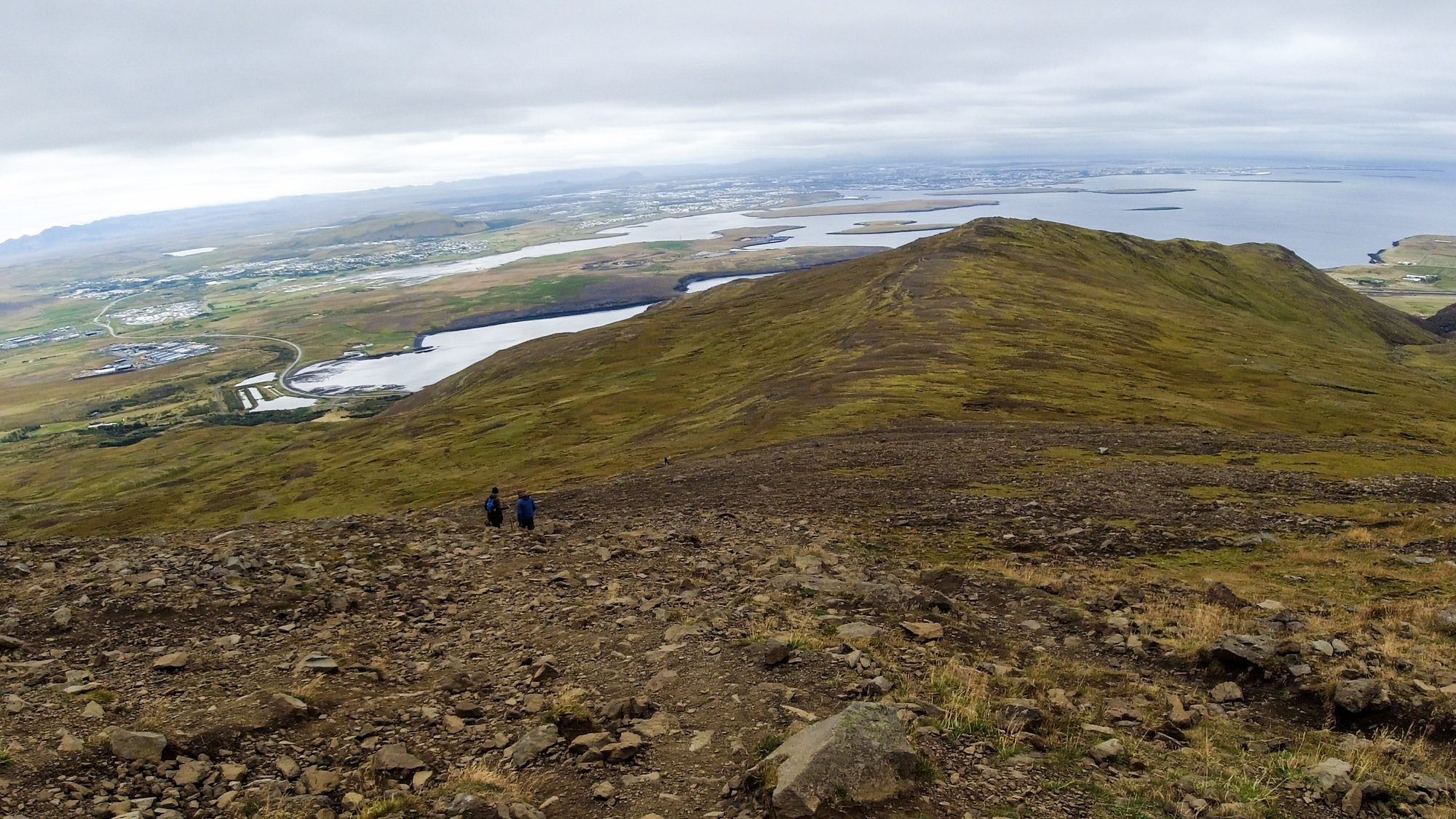 Z miesta Steinn je výhľad na Reykjavík, vzdialený asi 15 km.