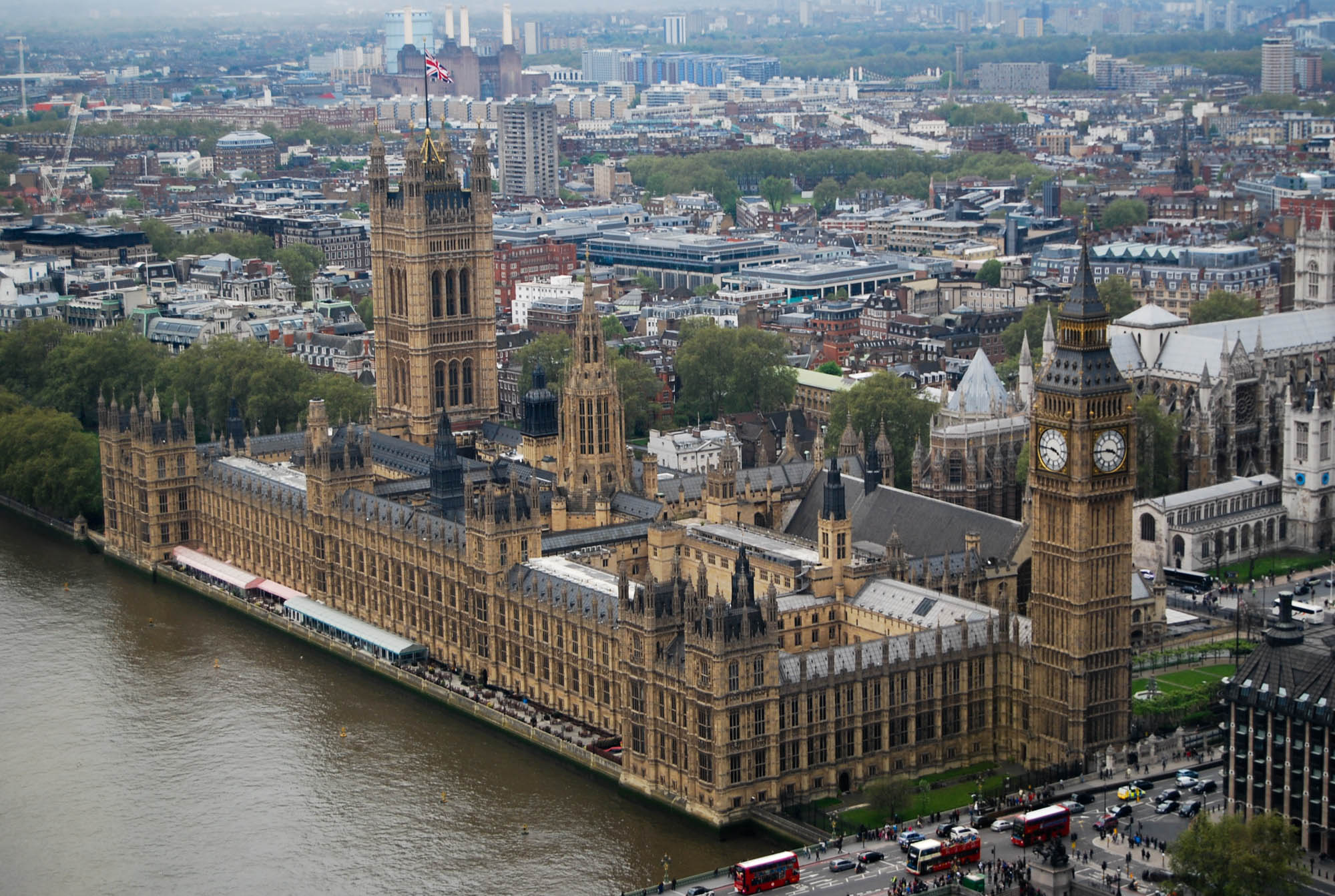 Houses of Parliament z London Eye