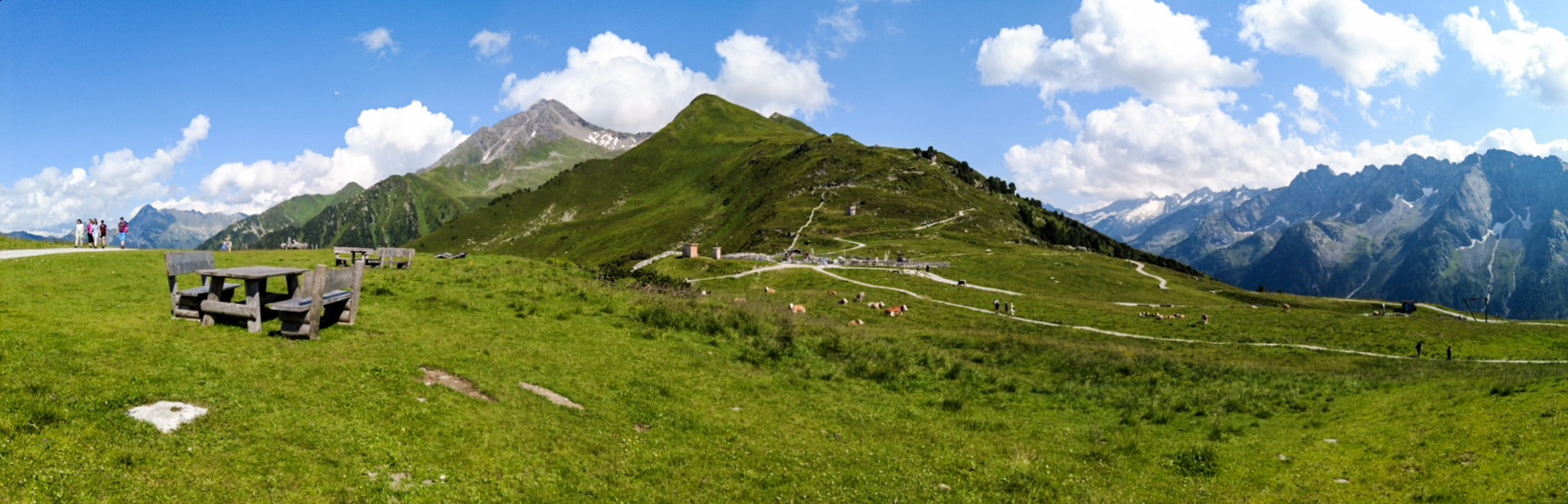 V popredí Filzenkogel a v pozadí Ahornspitze