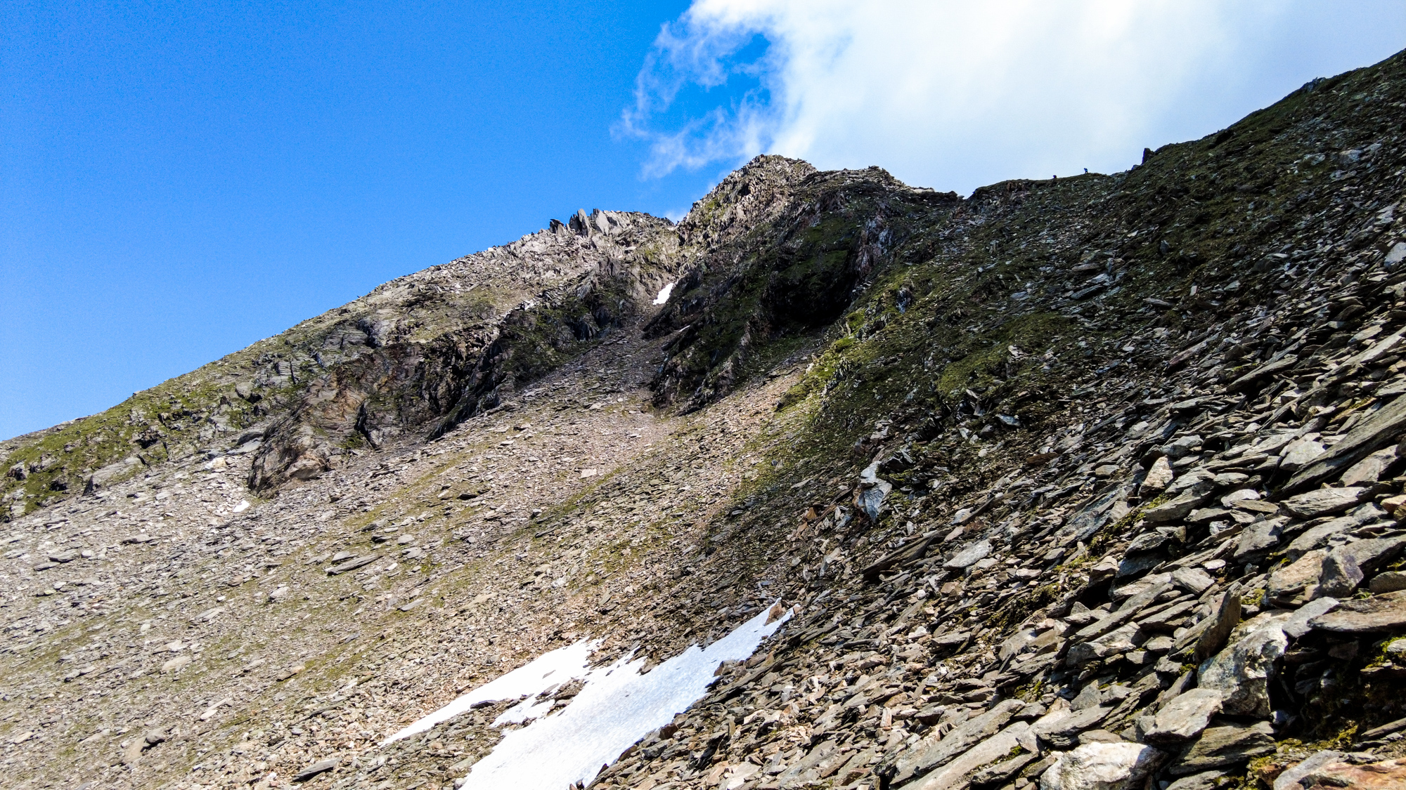 Pohľad na vrchol Ahornspitze zo sedla.