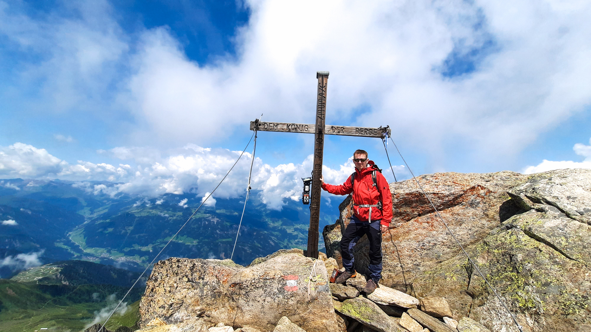 Severný vrchol Ahornspitze, dĺžka výstupu je približne 3 hodiny.