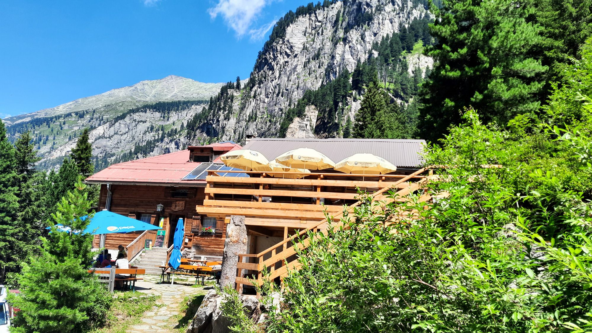 Chata Grawandhütte (1640 m).