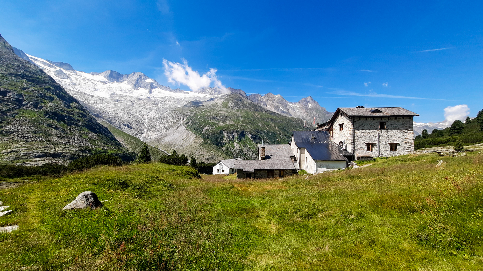 Berliner Hütte (2042 m).