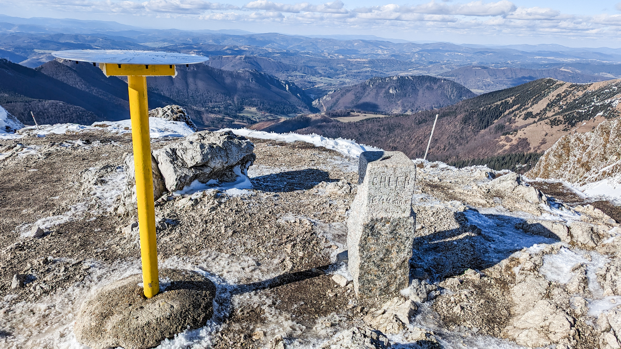 Vrchol Chlebu 1647 m, v pozadí Vrátna dolina.