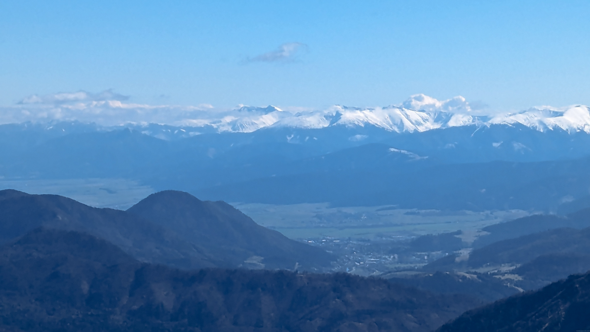 Z Hrebeňa Malej Fatry je vidno napríklad Nízke Tatry.