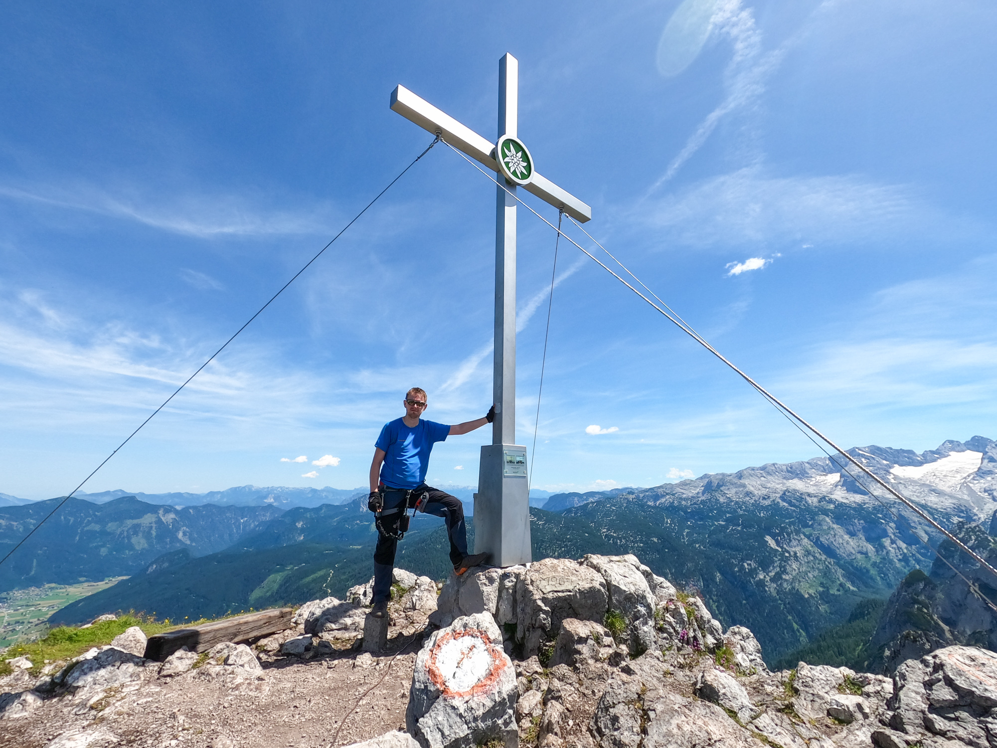 Vrchol Großer Donnerkogel po vyše troch hodinách chodenia a lezenia.