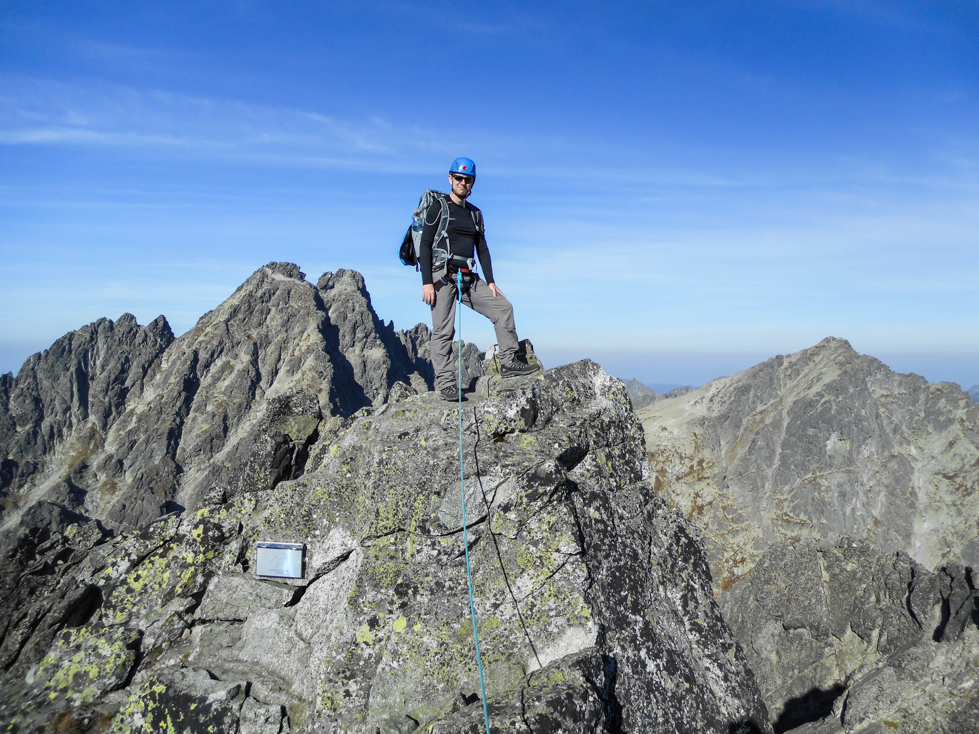 Na vrchole Gánku (2462 m), v pozadí Vysoká a Rysy