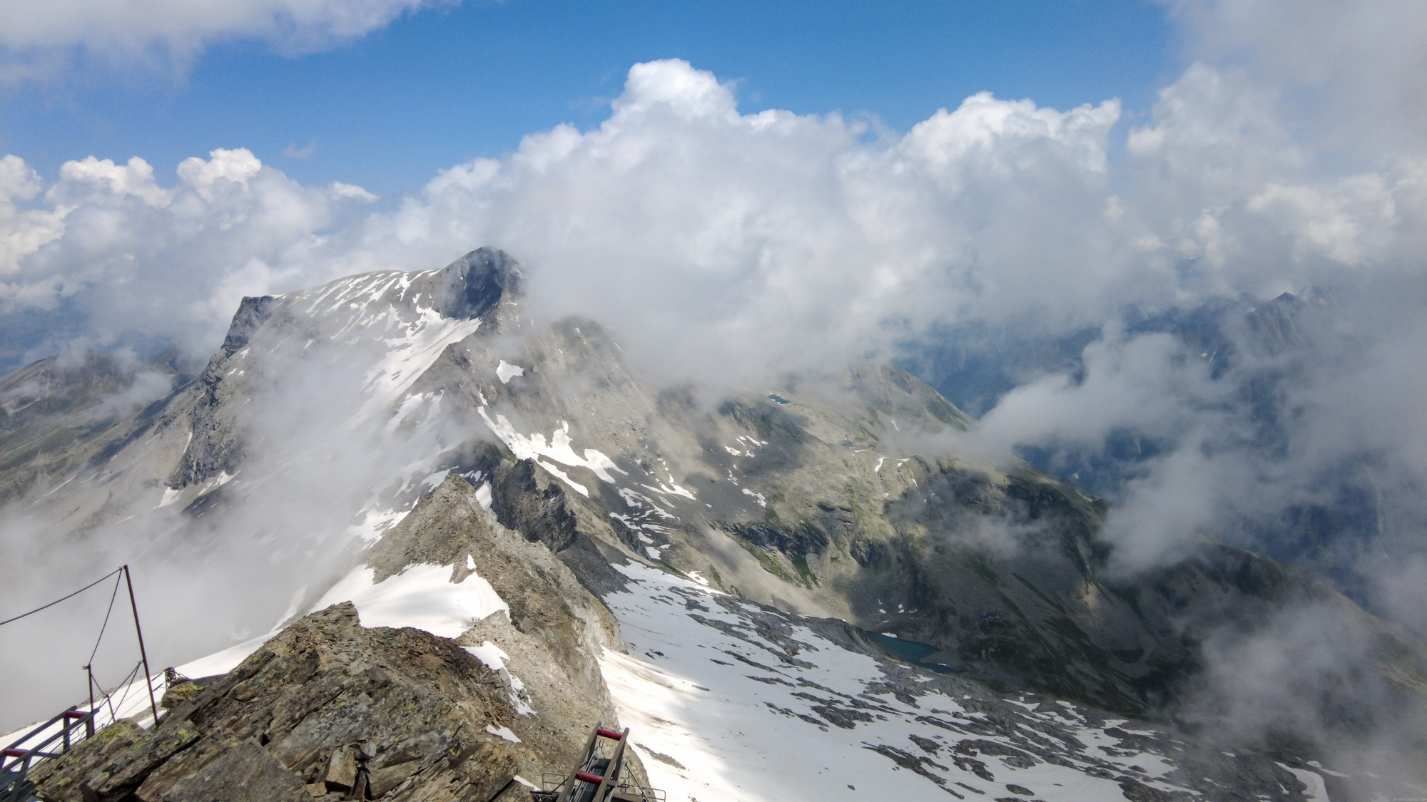 Hrebeň od Gefrorene Wand Spitze k Hoher Riffler.