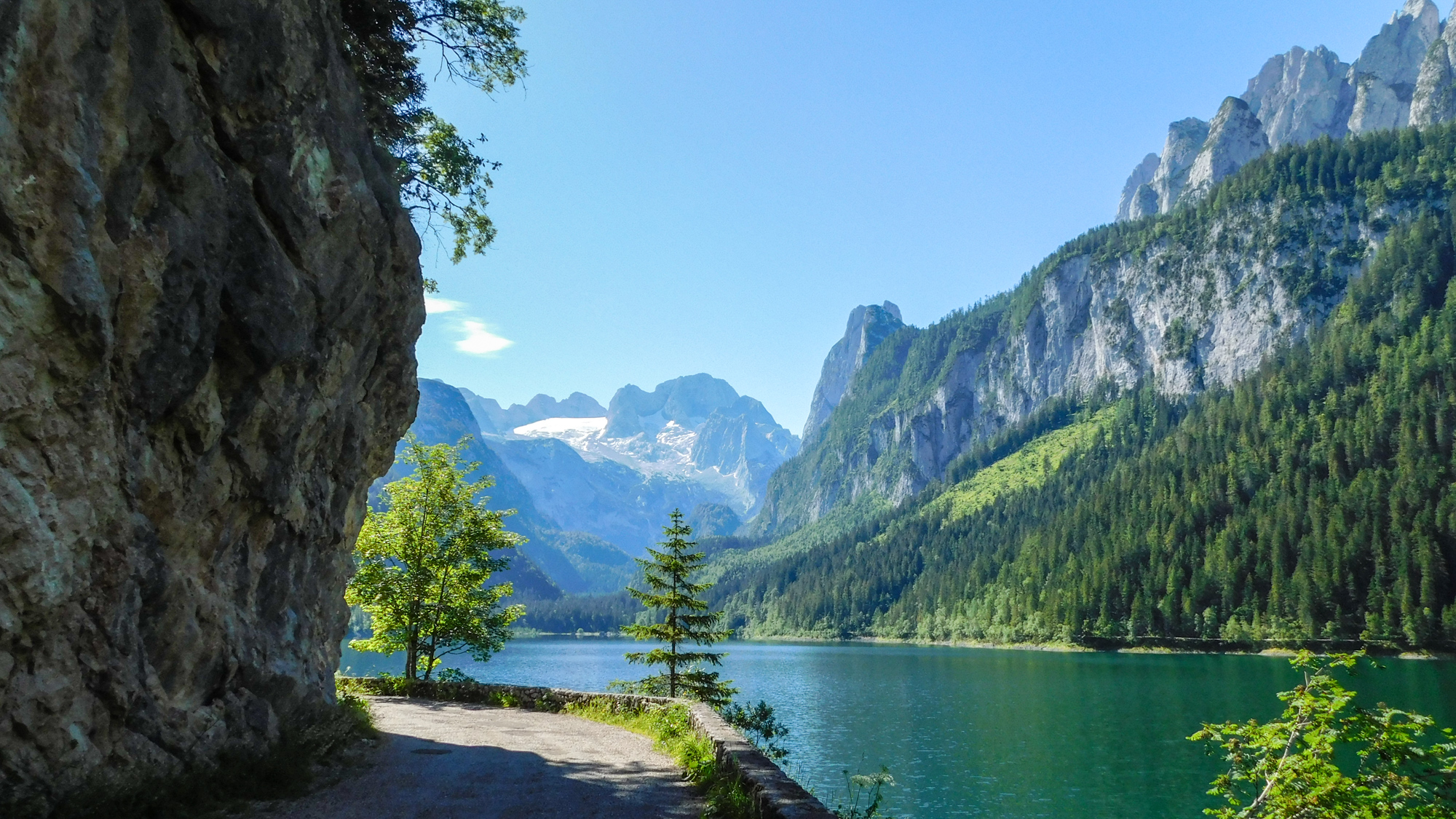 Cesta z Predného na Zadné Gosausee je dlhá približne 6,5 km.