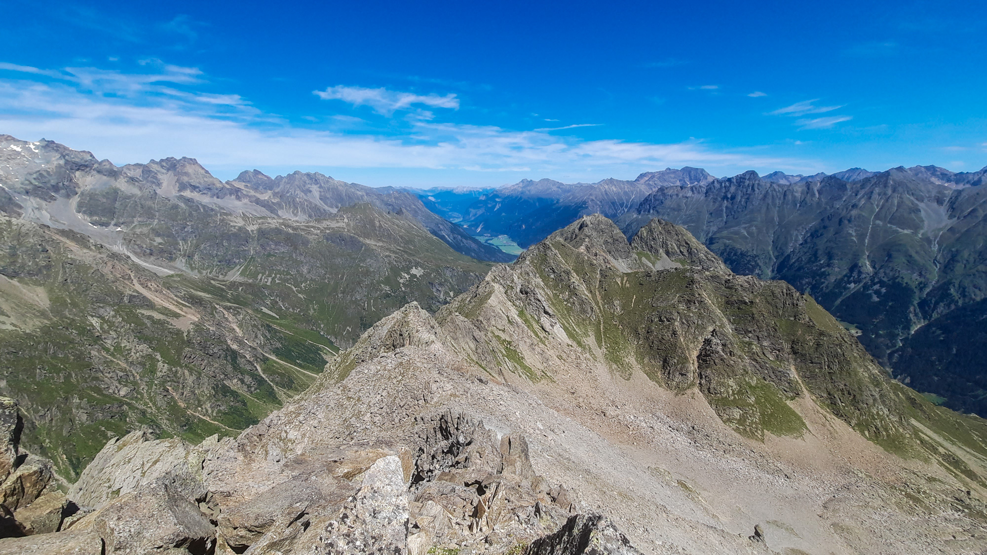 Pohľad z Grieskogelu na susedný severný vrch - Grasteinkogel.