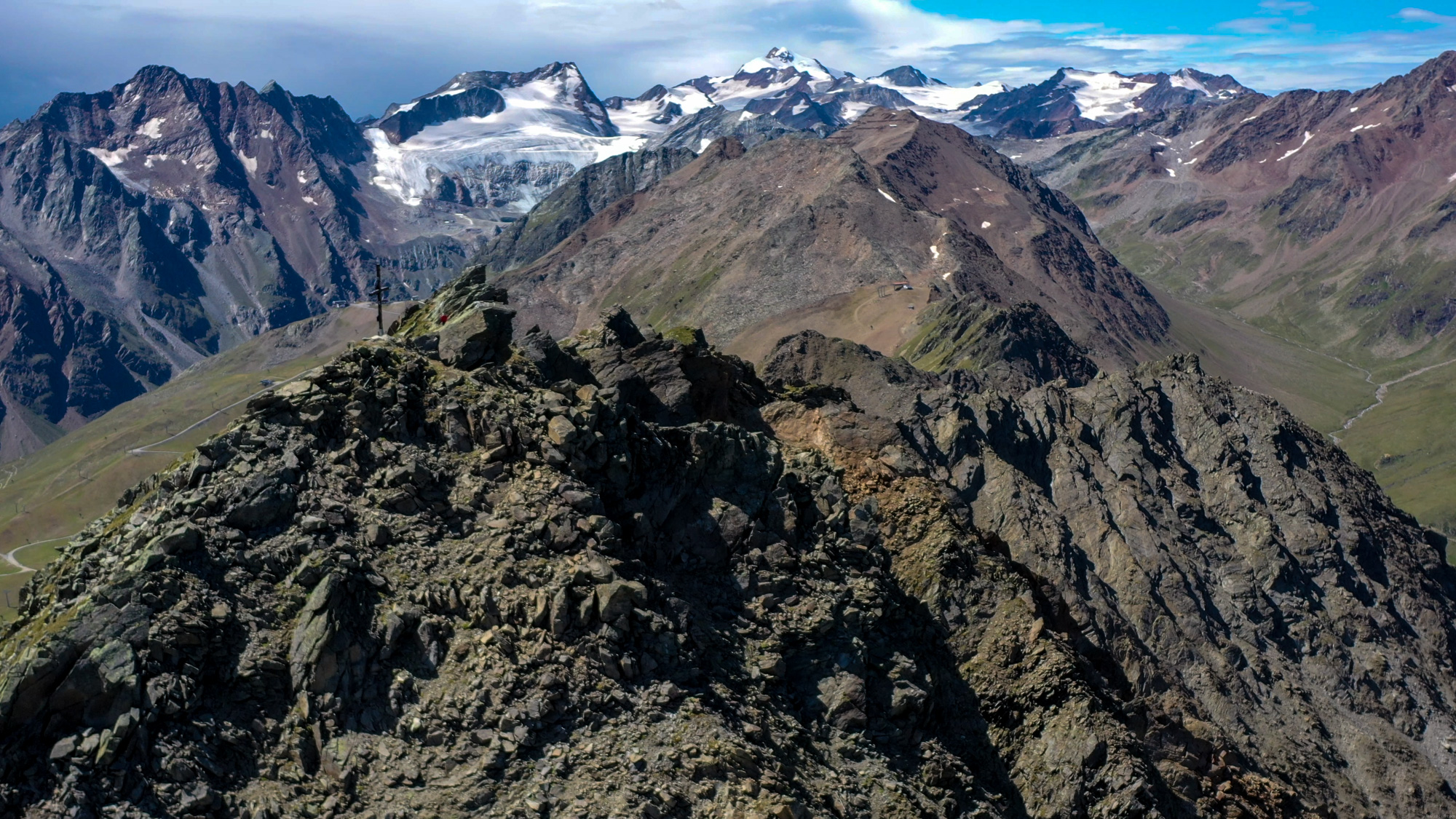 Pohľad na Grieskogel, za ním Rotkogel, Schwarzkogel a vzadu Wildspitze.