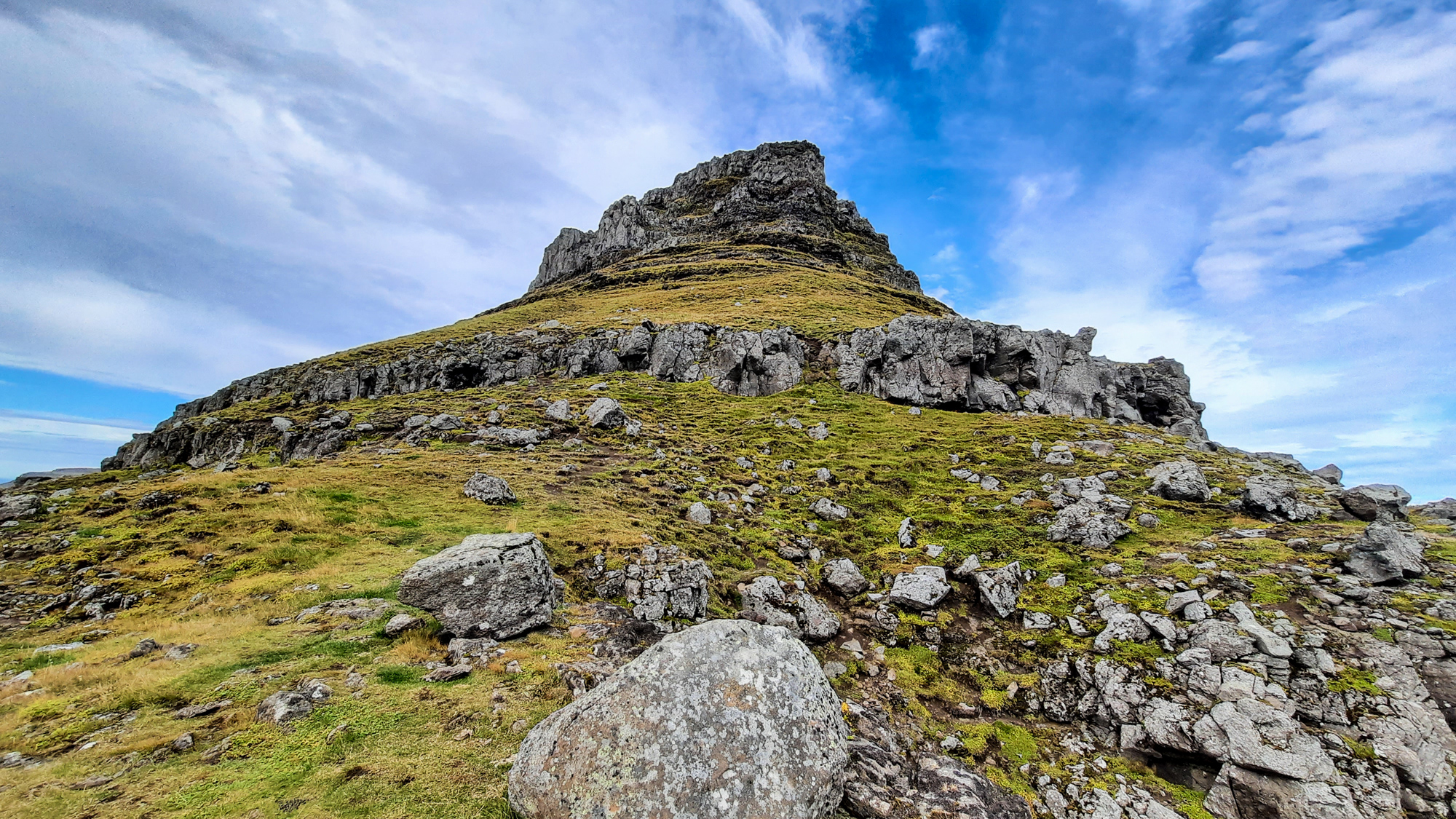 Spodný úsek stúpania na Kirkjufell.