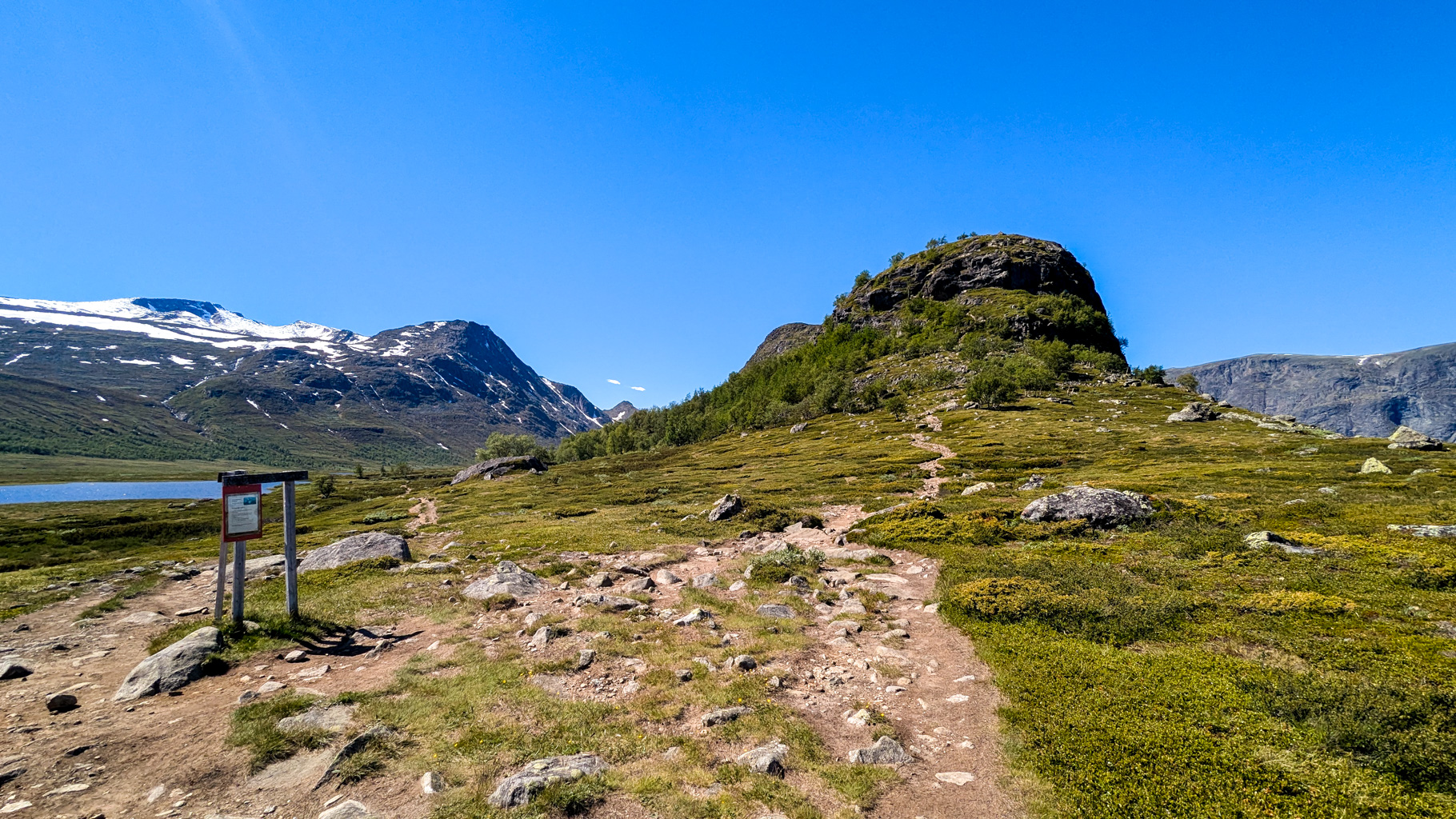 Miesto, kde sa spája výstupová a návratová trasa pri Øvre Leirungen. Uzavretie turistického okruhu.