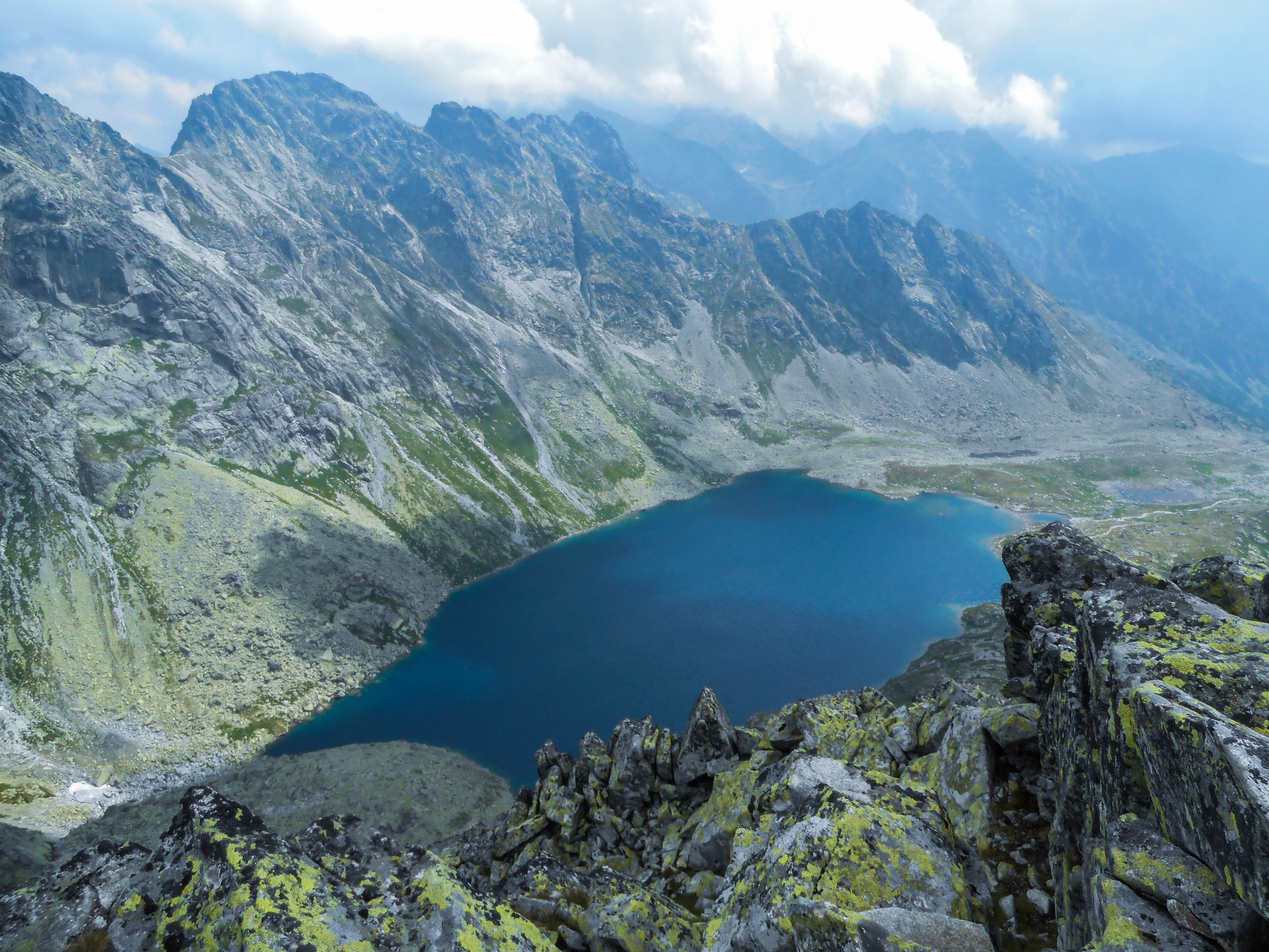 Pohľad na Veľké Hincovo pleso z Kôprovského štítu