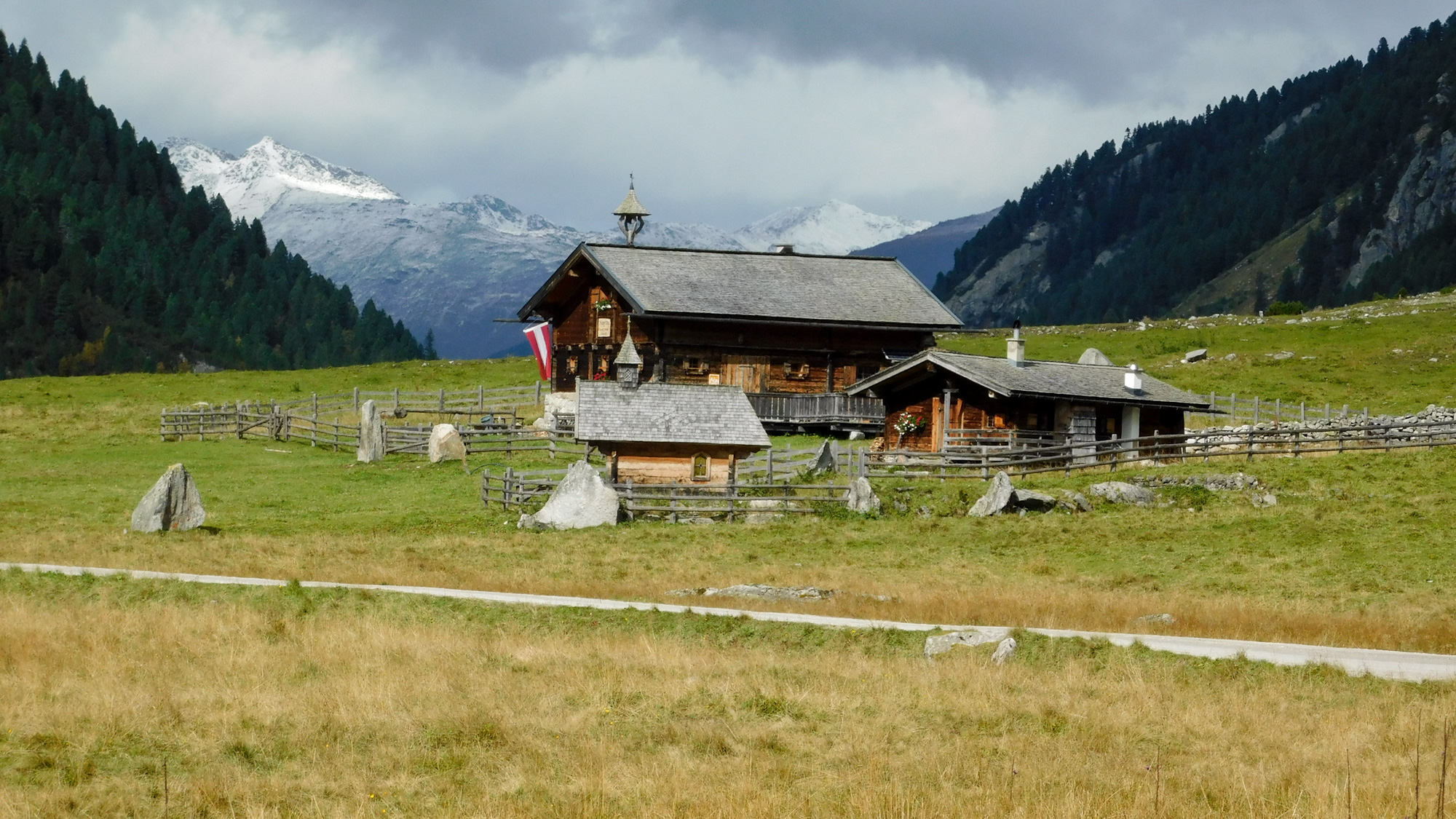Dolina Achental tvorí hranicu medzi Vysokými Taurami a Zillertálskymi Alpami.