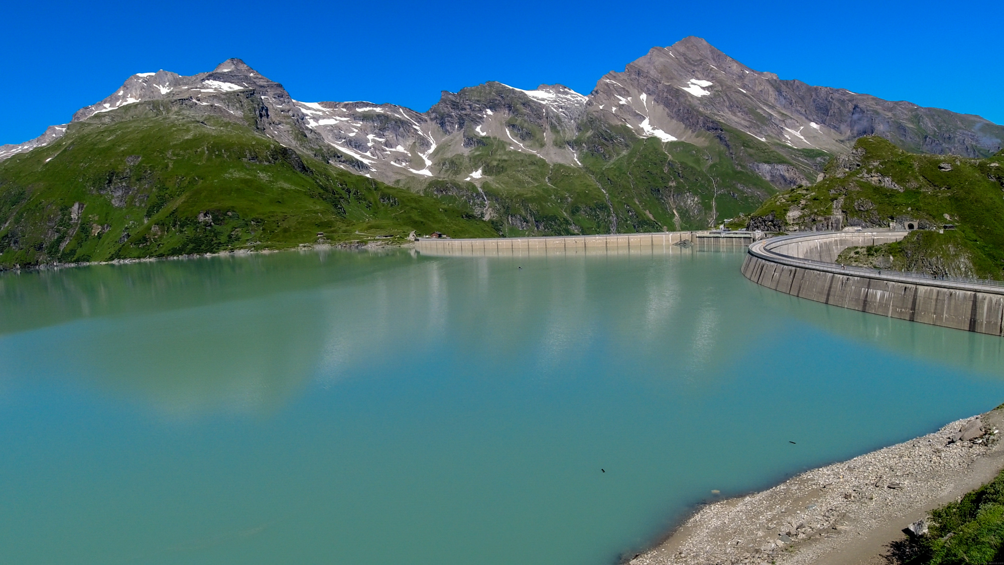 Pohľad na Moserboden a vrchy Hocheiser a Grosser Grieskogel vľavo a Kitzsteinhorn vpravo.