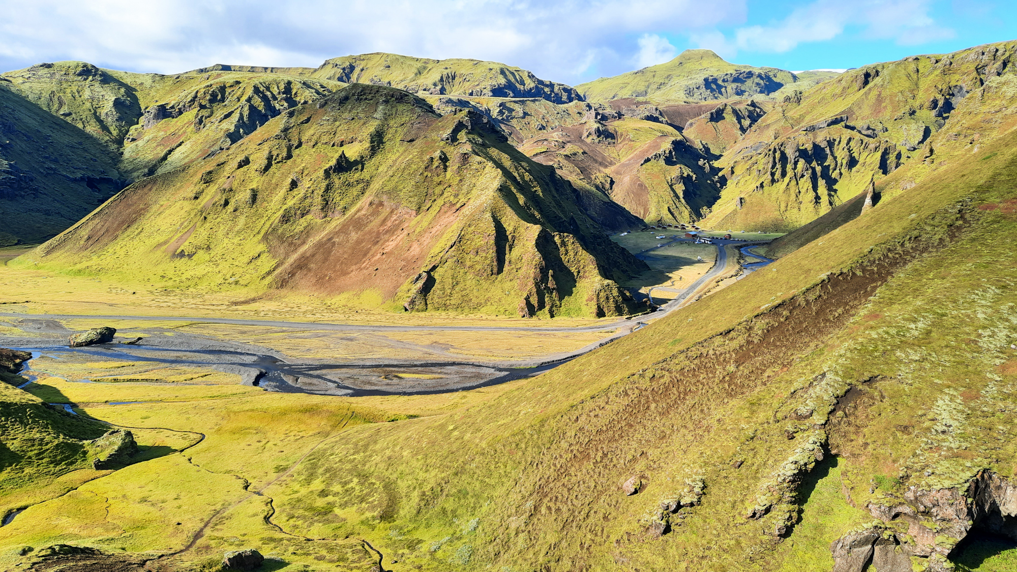 Þakgil - parkovisko a kemping, odkiaľ začína viacero turististických trás.