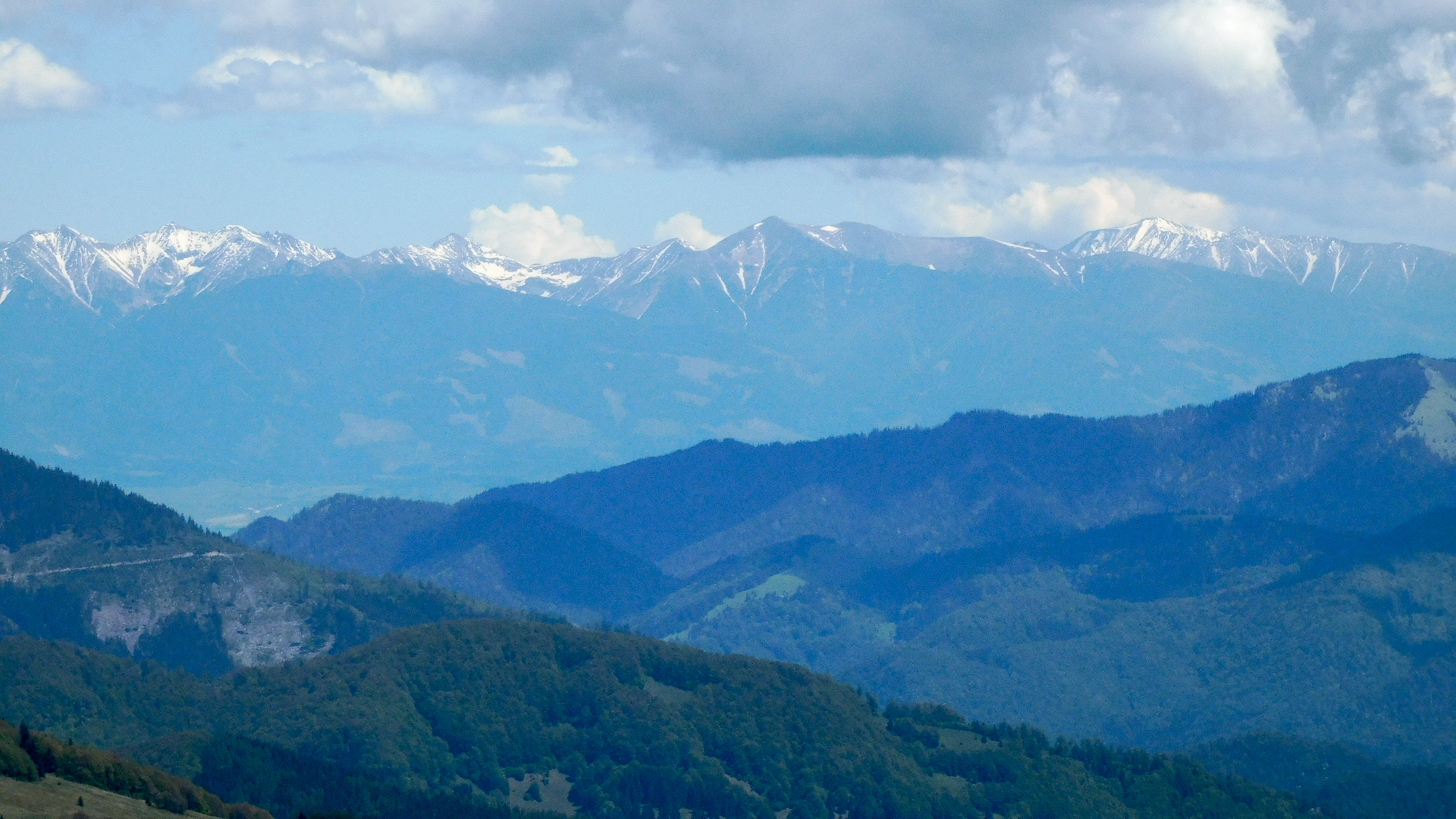 Pohľad z Ostredka na Západné Tatry.