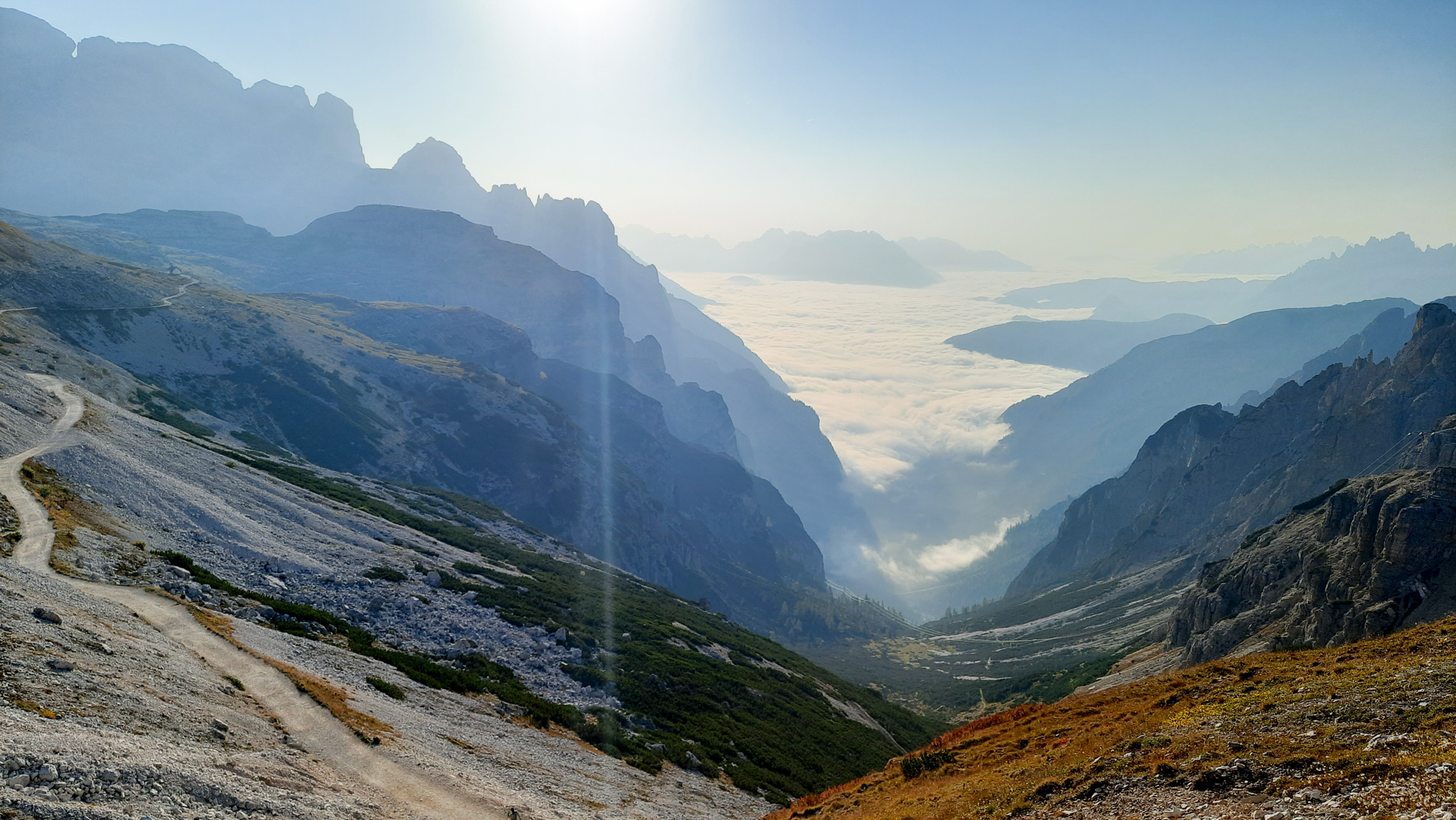 Pohľad z parkoviska od chaty Rifugio Auronzo.