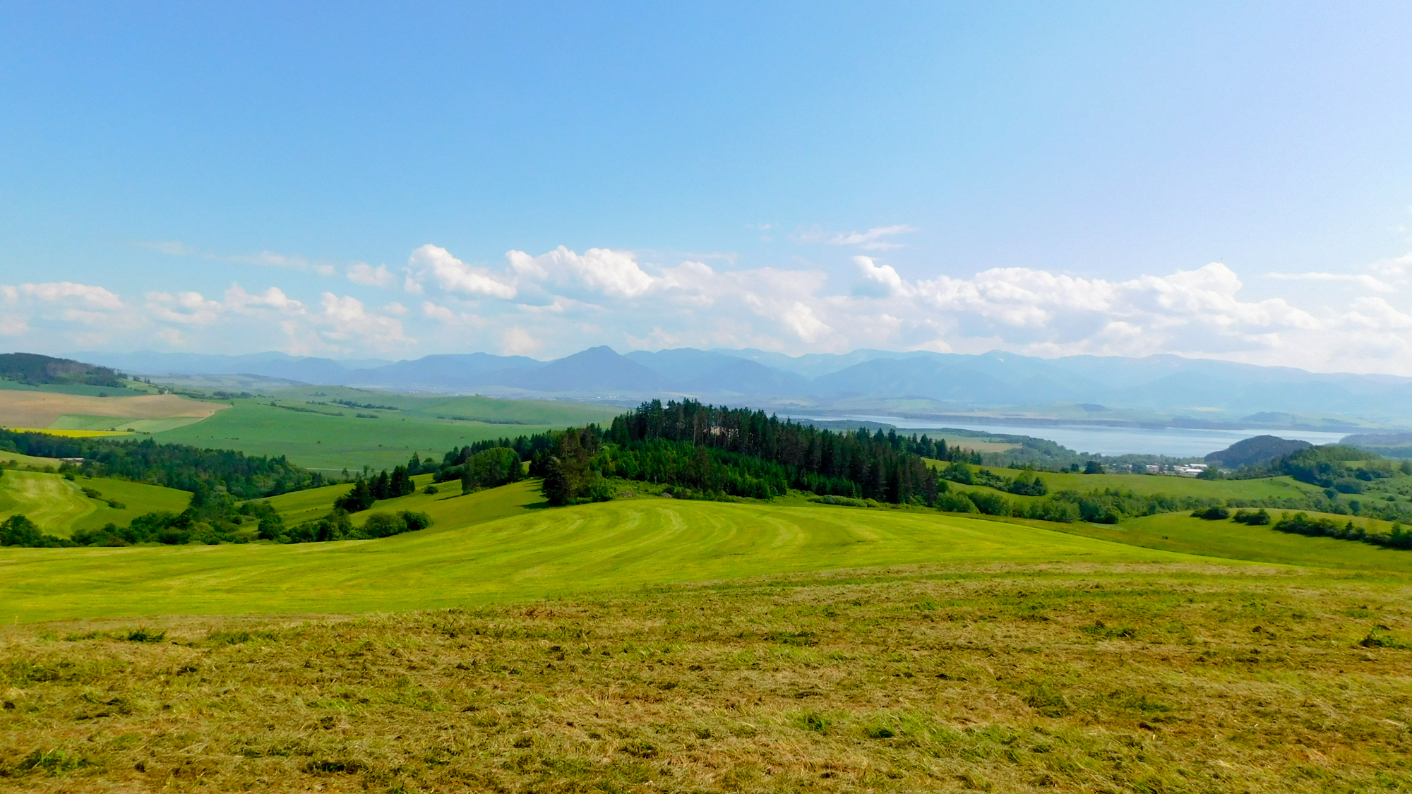 Pohľad na Liptovskú Maru a Nízke Tatry