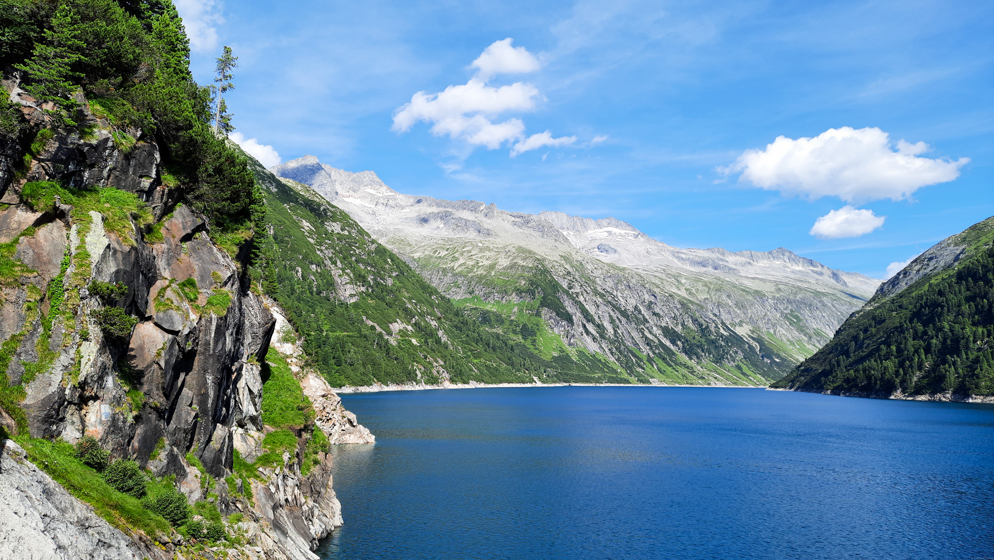 Túra na Richterspitze sa začala od priehrady Zillergründl.