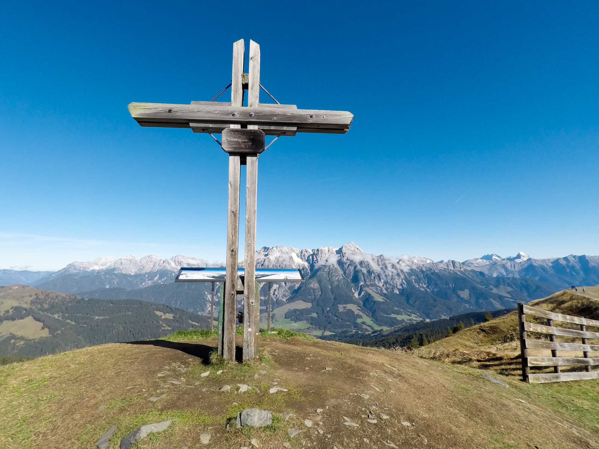 Označenie vrchola Wildenkarkogel vo výške 1910 m.