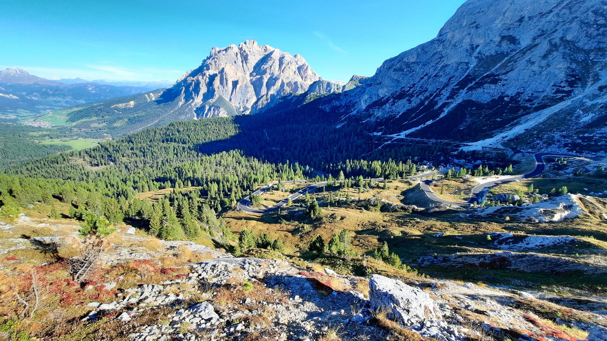 Pohľad na cestu priesmyku Passo di Valparola.