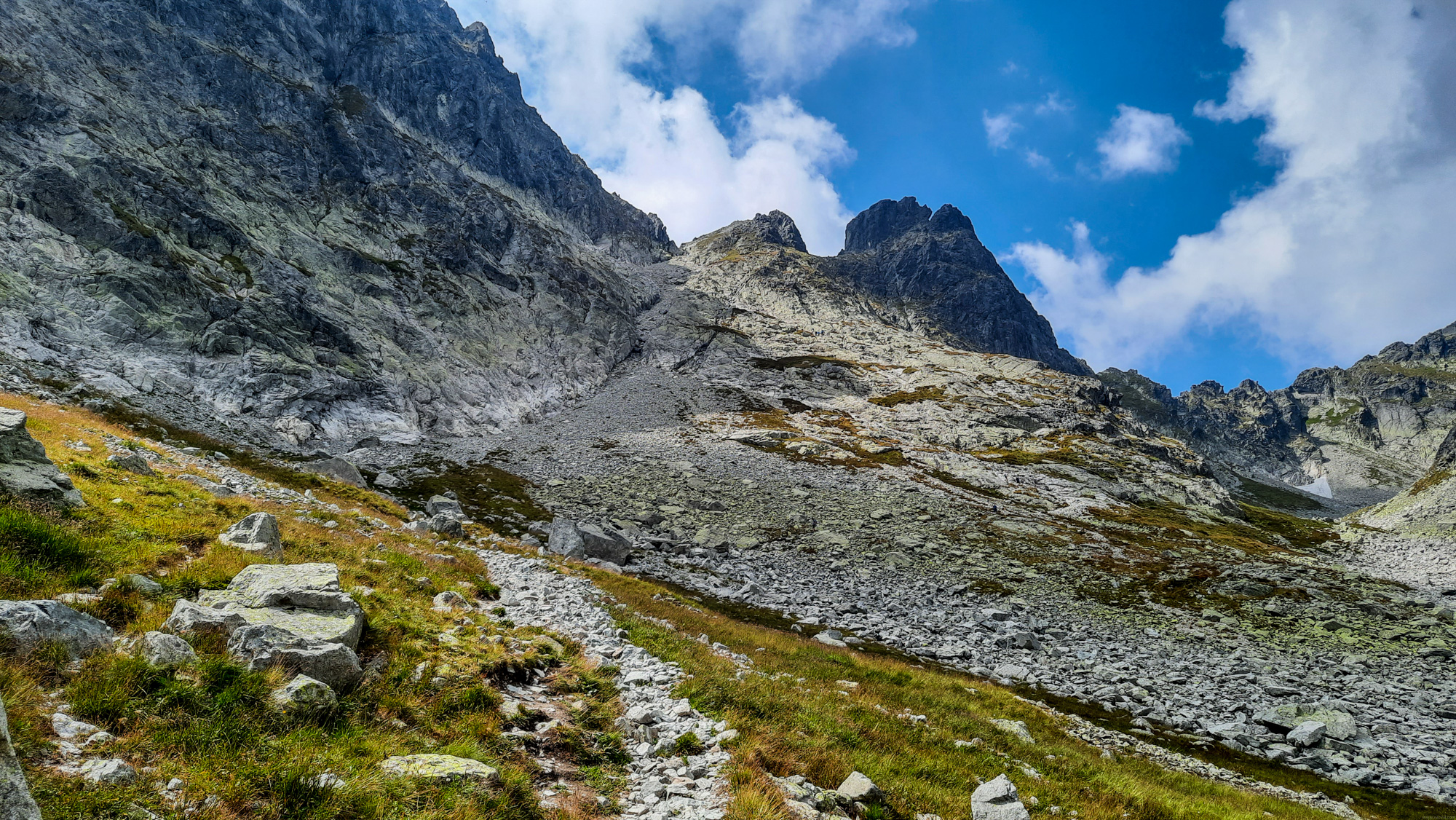 Sedlo Prielom a Divá veža.