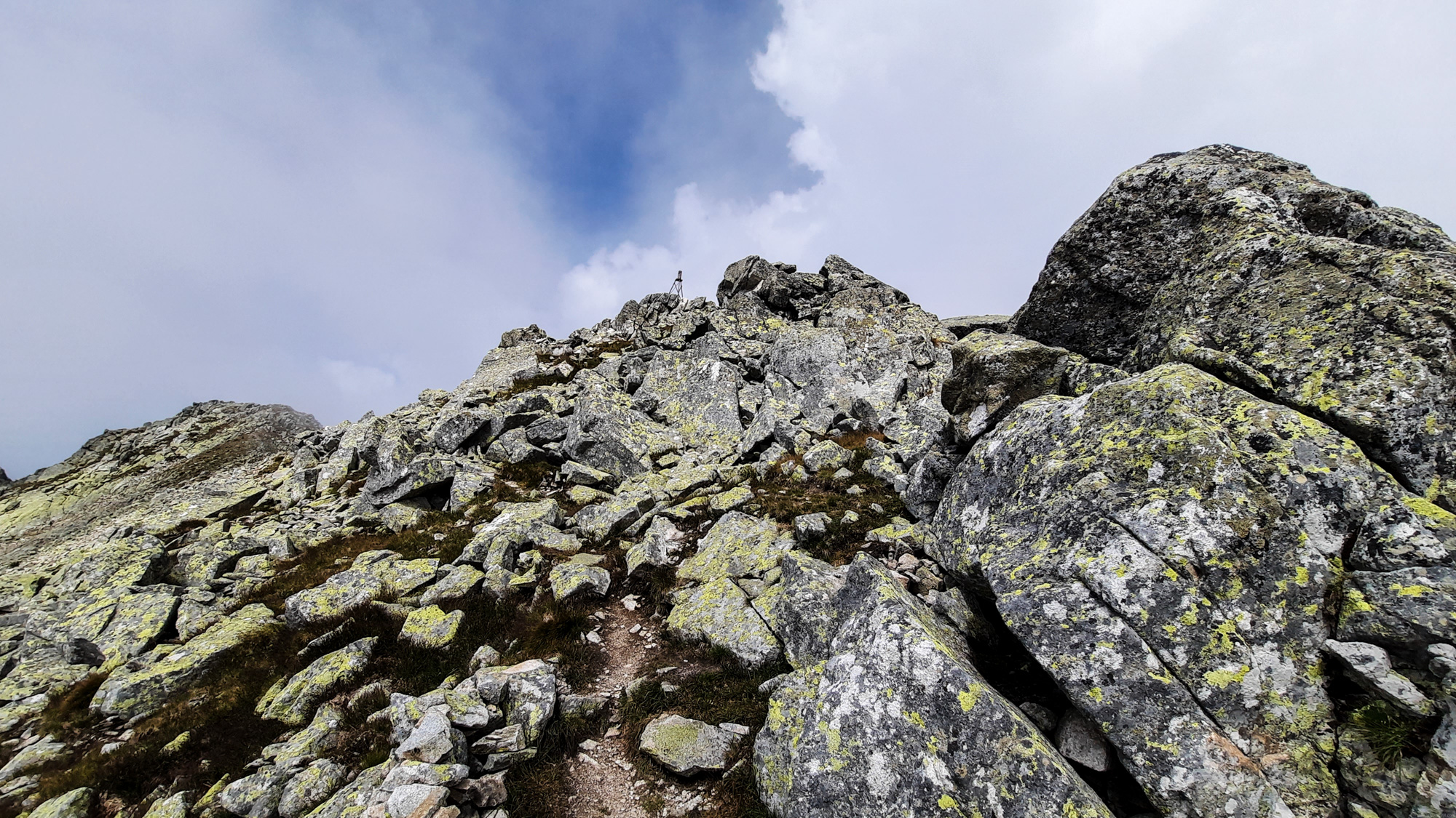 Vrchol Svišťového štítu 2383 m.