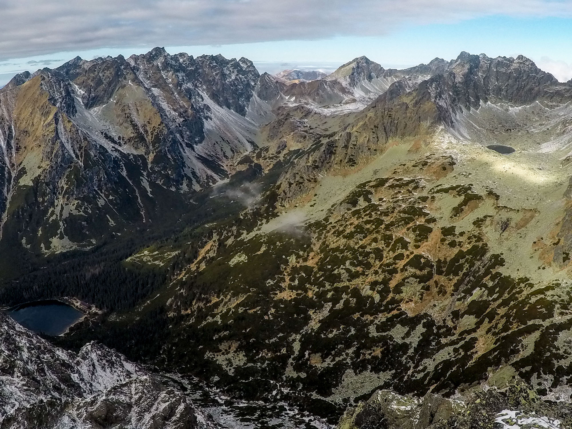 Mengusovská dolina z Tupej. Hrebeň Bášt, Kôprovský štít a Megusovské štíty.