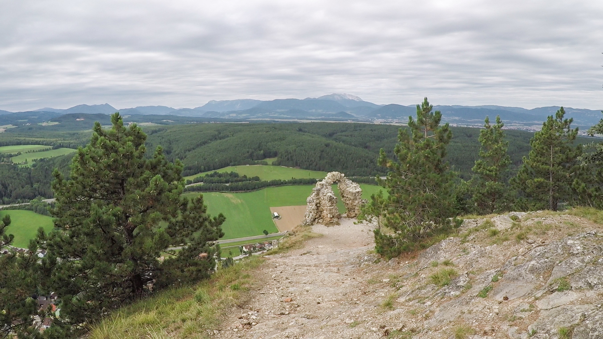 Záver ferraty a výhľad na Schneeberg a Rax alpen.