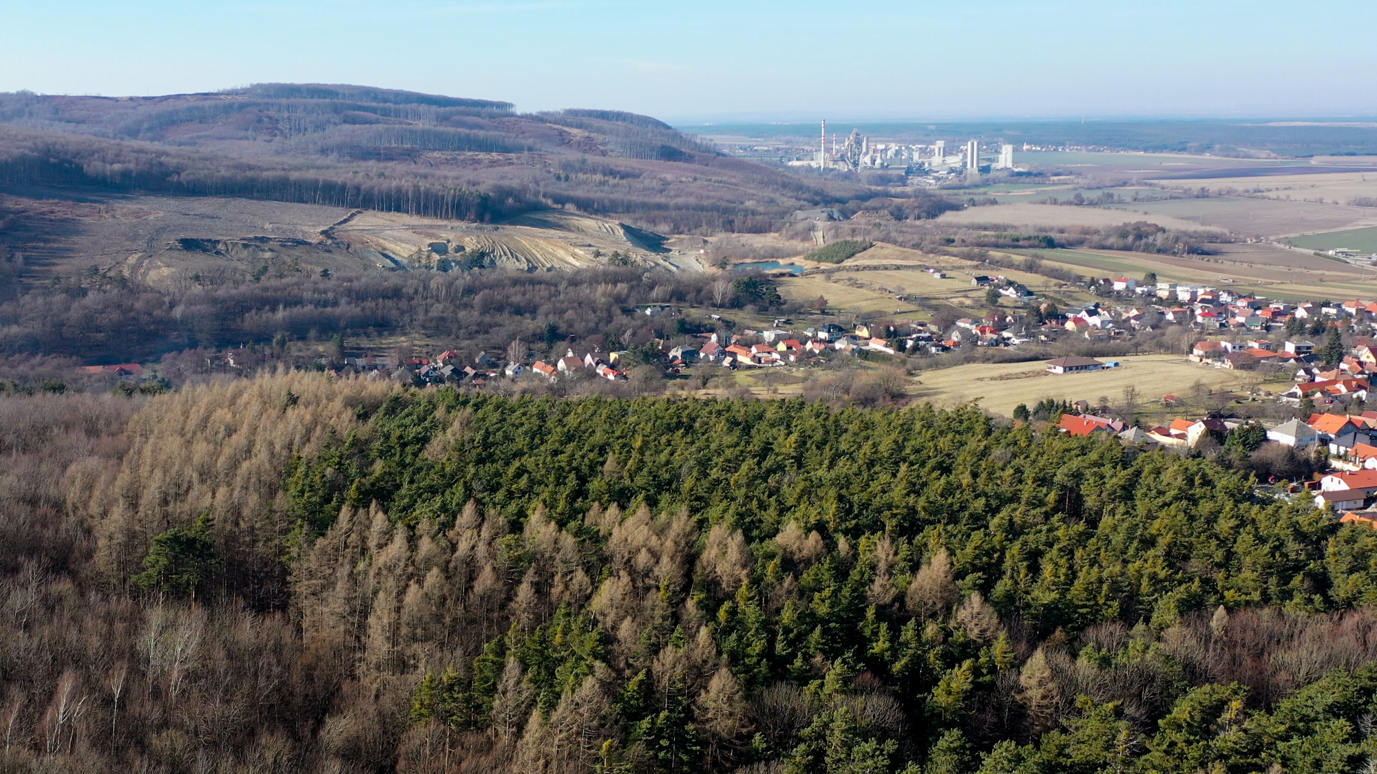 Túra na Vápennú začína z dediny Sološnica.