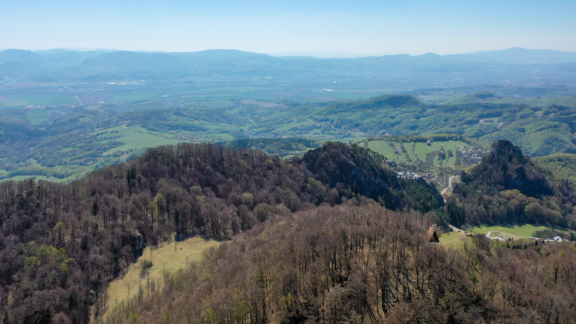 Pohľad Vršatské bradlá od vrchu Chmeľová