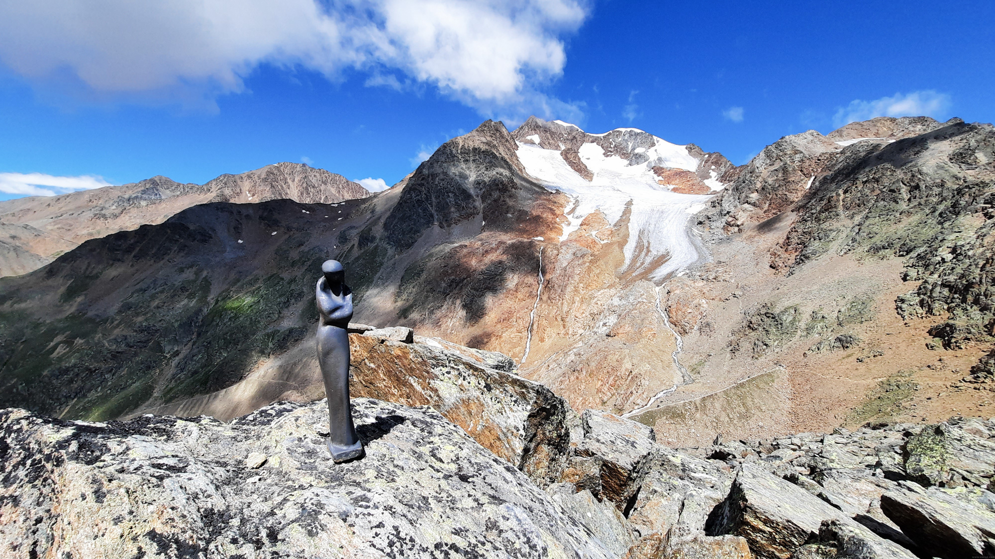 Wildspitze (3768 m) je najvyšší vrch Ötztalských Álp a druhý najvyšší vrch Rakúska.