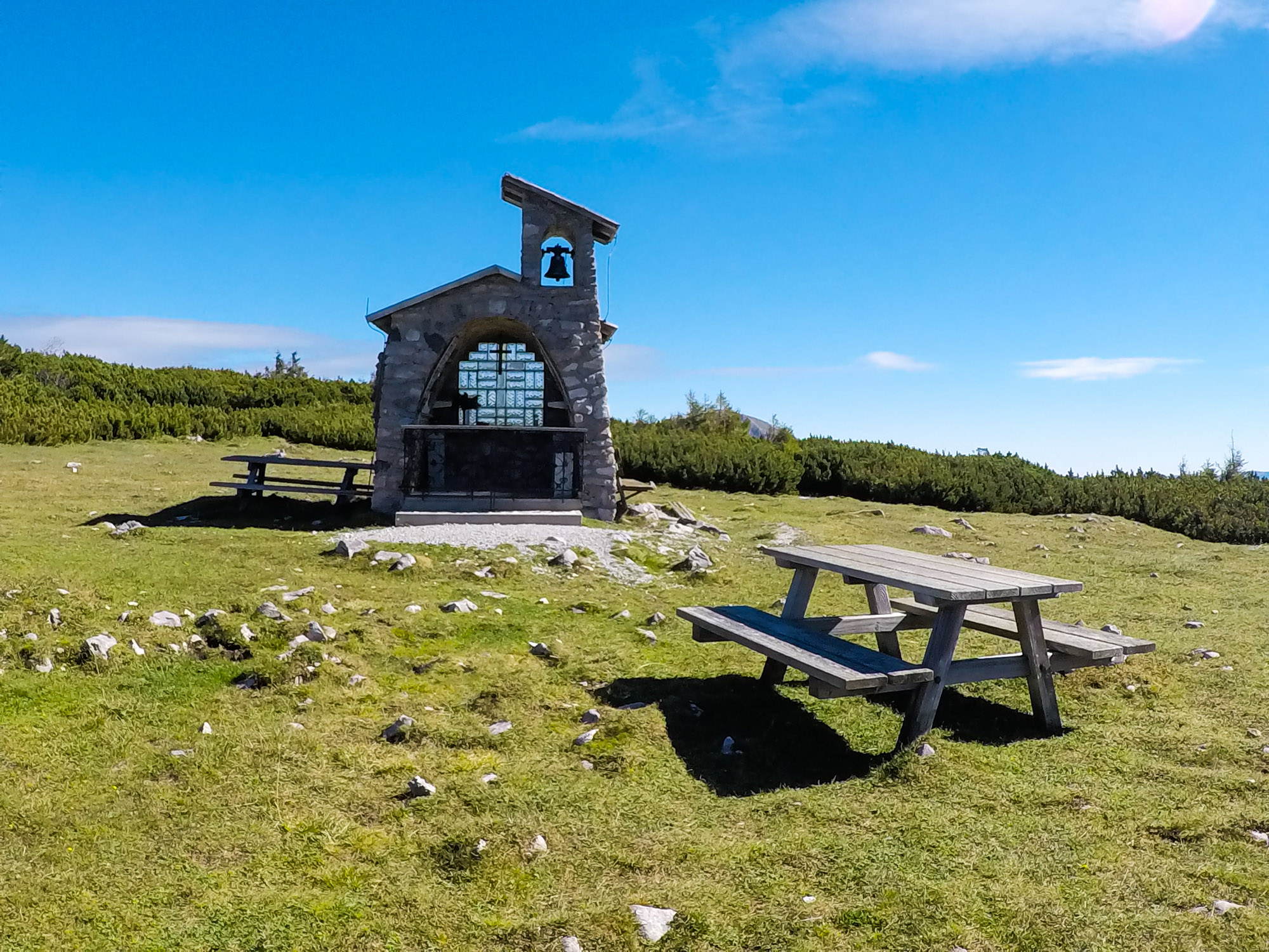 Kaplnka pod Schneealpenhaus.