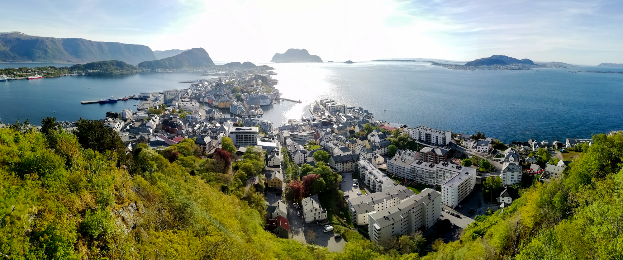 Ålesund panoráma mesta, pohľad na západ.