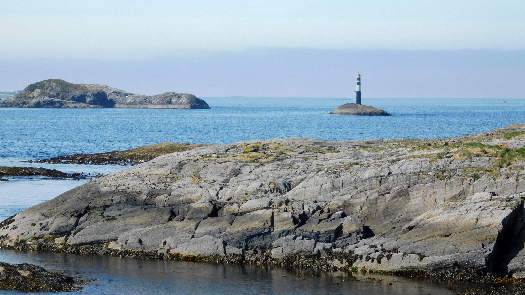 Atlantická cesta spája viacero ostrovčekov na ceste z Moldo do Kristiansund.