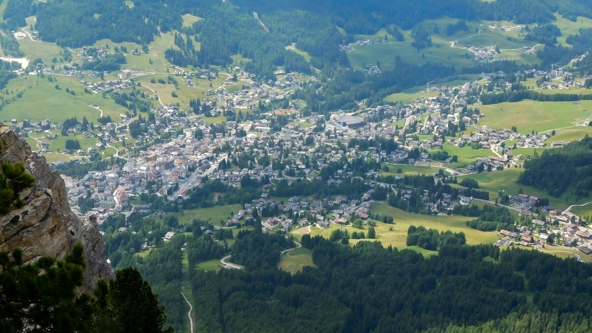 Pohľad na Cortinu z chaty Rifugio Faloria.