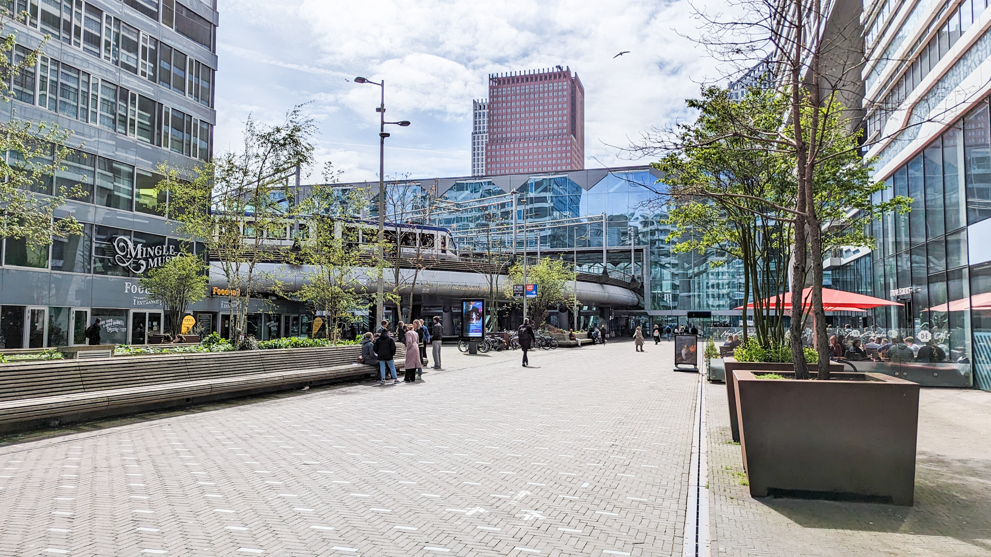 Den Haag Centraal, vlaková stanica v Haagu.