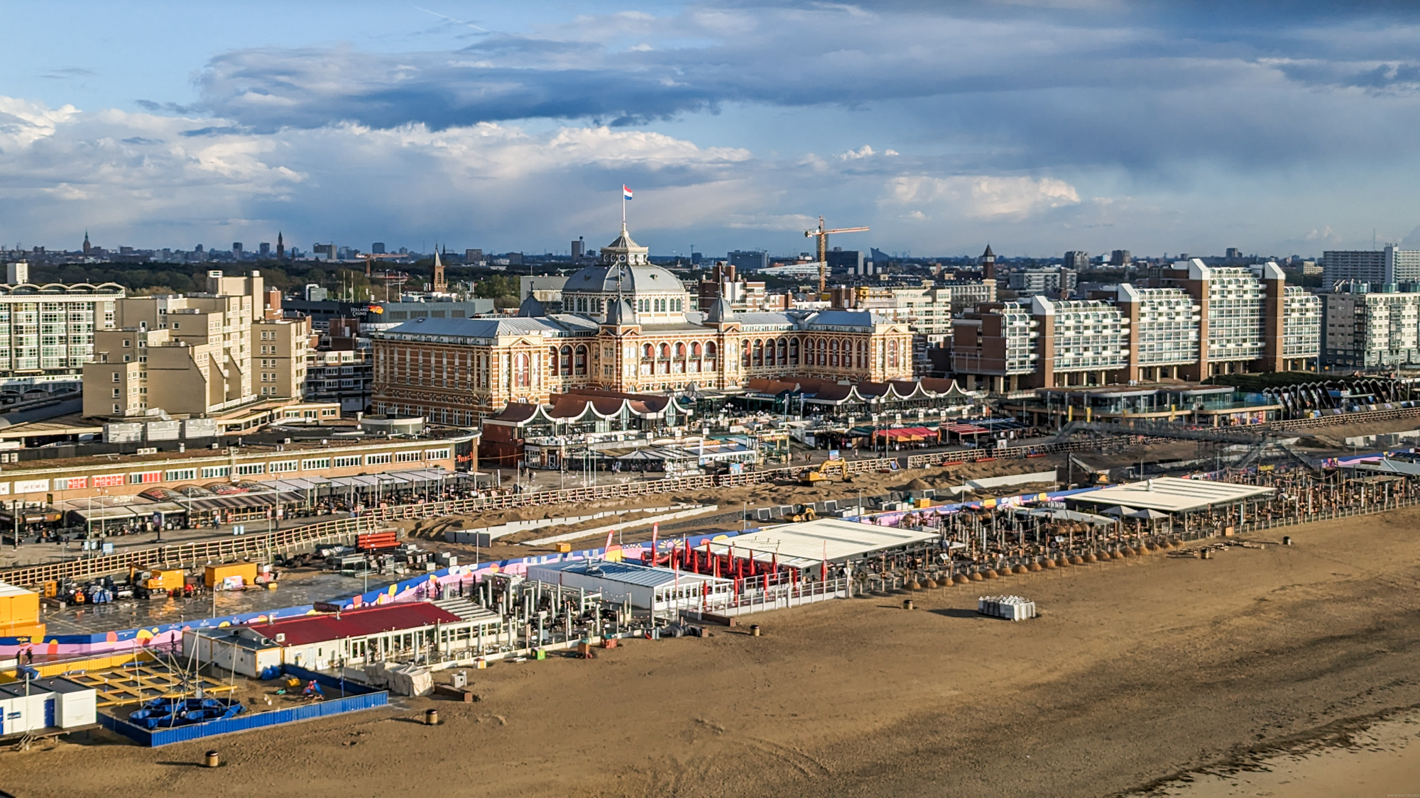 Historický hotel Kurhaus je jednou z najznámejších budov v Scheveningene.