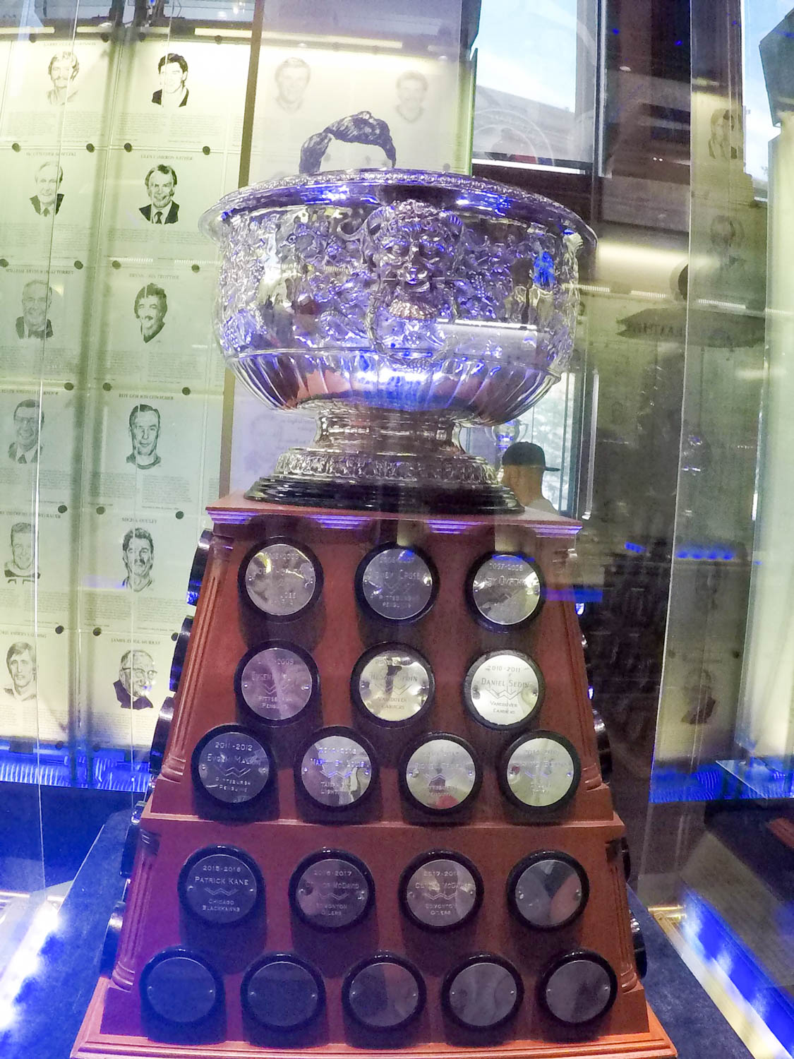 Art Ross Trophy, určená víťazovi bodovania základnej časti