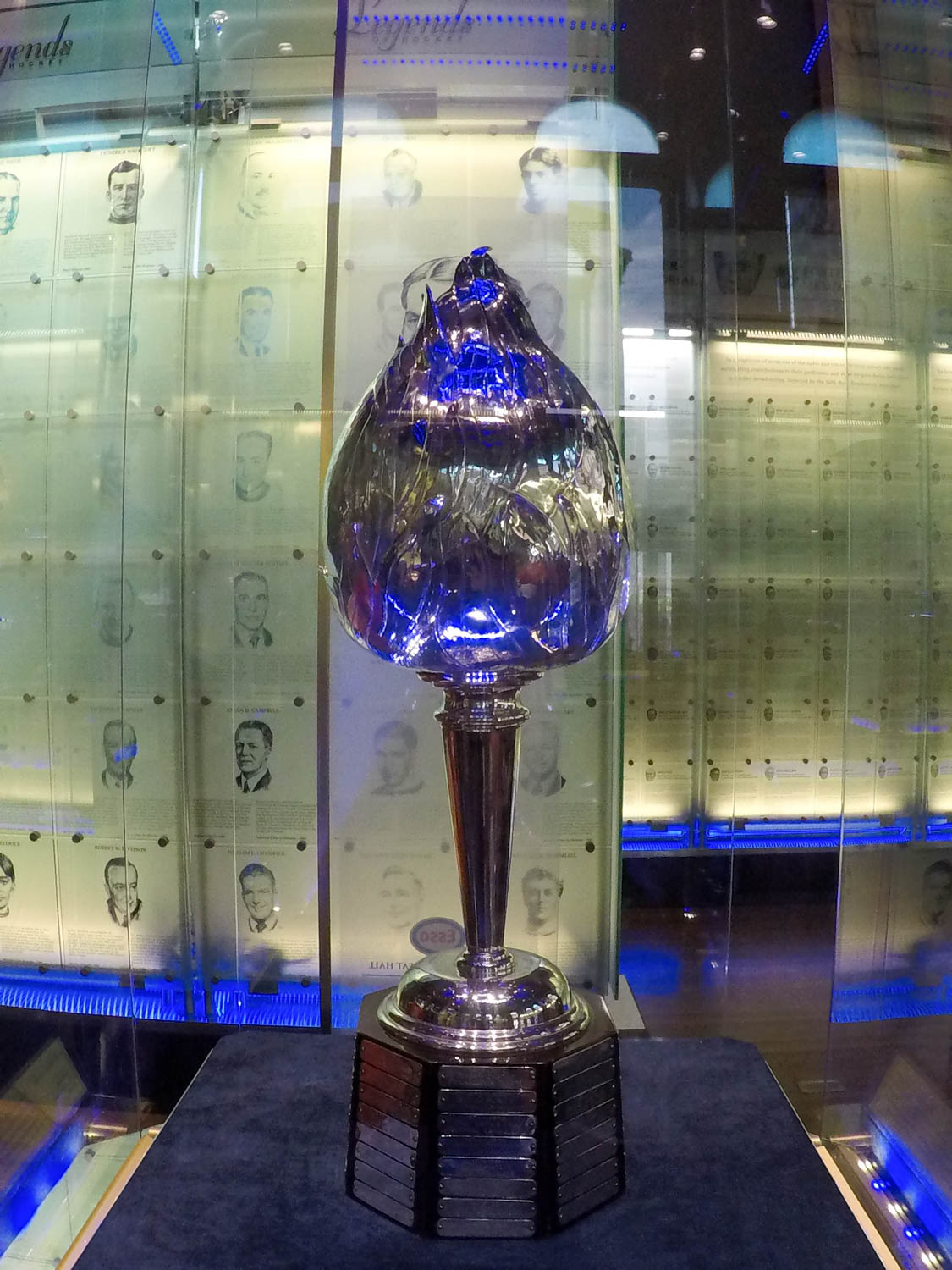 Hart Memorial Trophy, určená najužitočnejšiemu hráčovi základnej časti