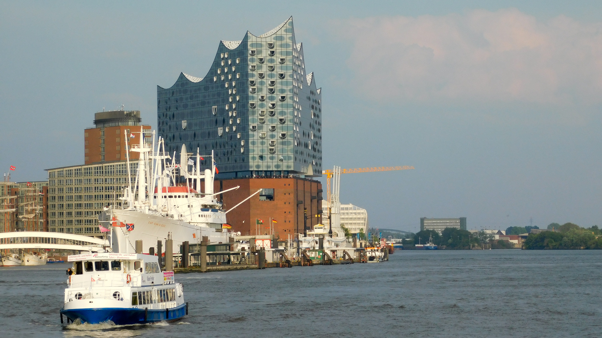 Budova Labskej filharmónie v Hamburgu - Elbphilharmonie.