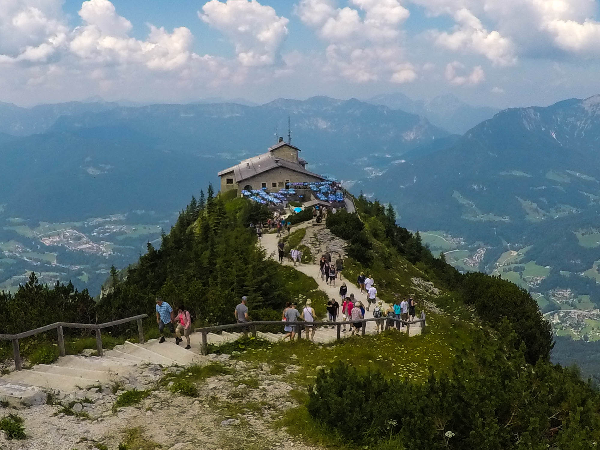 Kehlsteinhaus, postavený v roku 1938 ako dar Adolfovi Hitlerovi k jeho 50. narodeninám