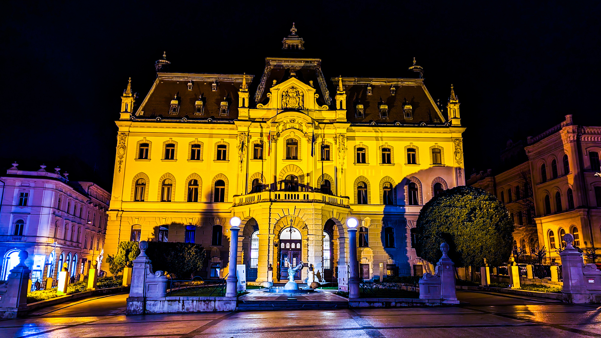 Univerza v Ljubljani, administratívna budova univerzity na námestí Kongresni trg.