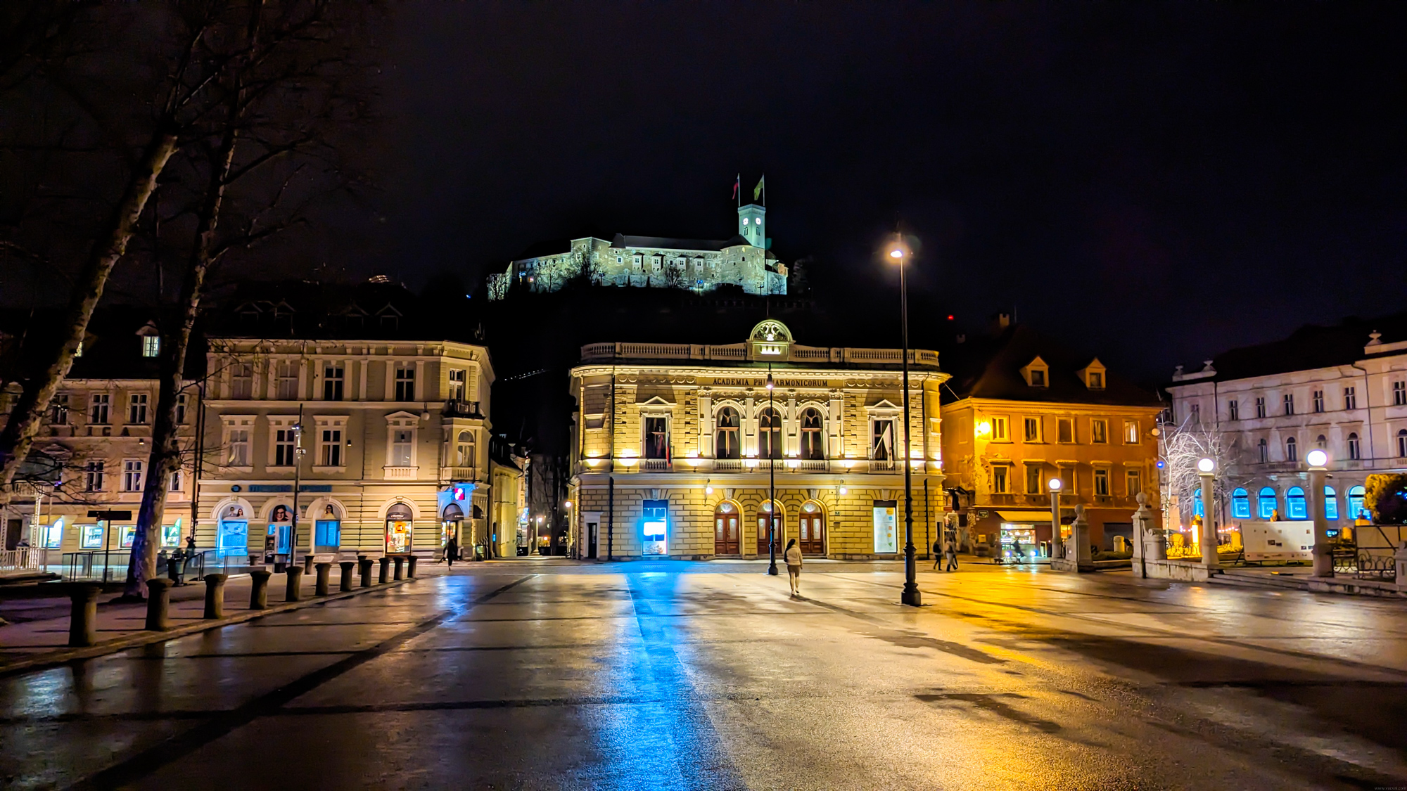 Pohľad na hrad z Kongresni trg.