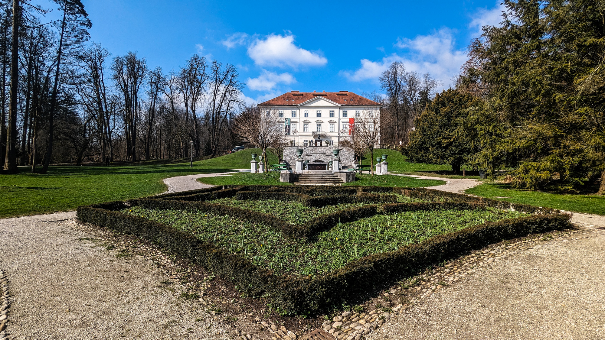 Budova Mednarodni grafični likovni center v parku Tivoli.