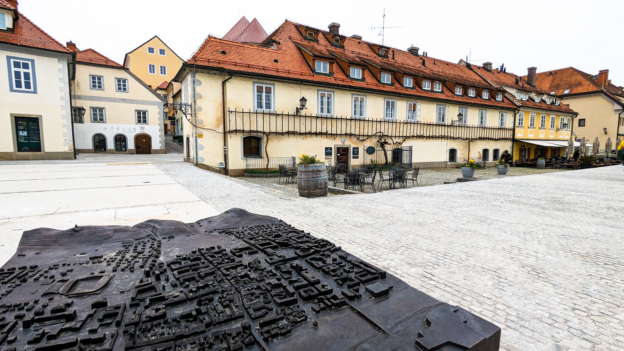 Stara trta - Údajne pred týmto domom sa nachádza najstarší vinič na svete.